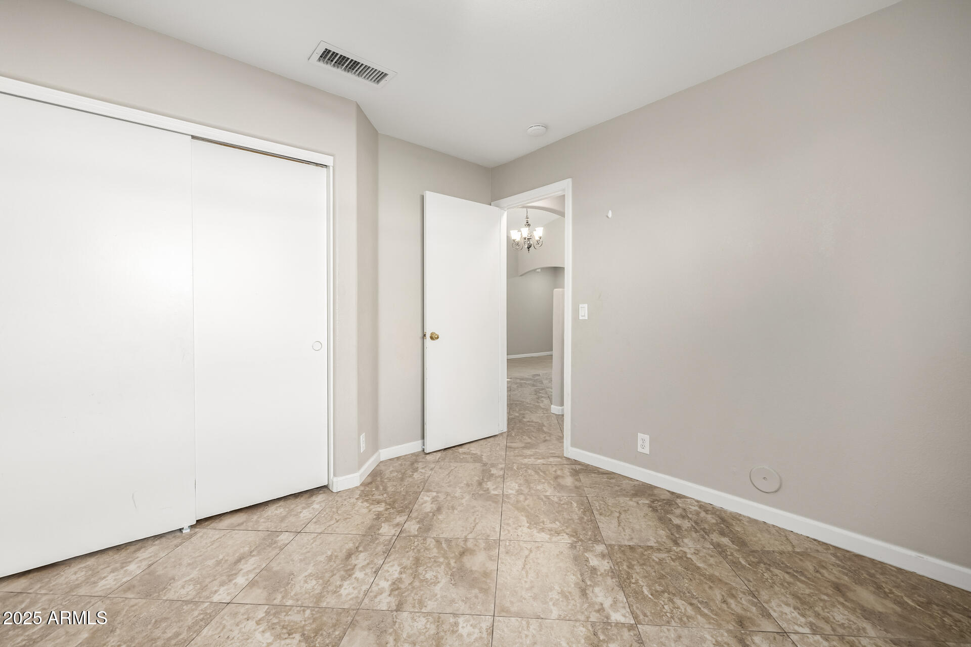 1434 E DETROIT Street