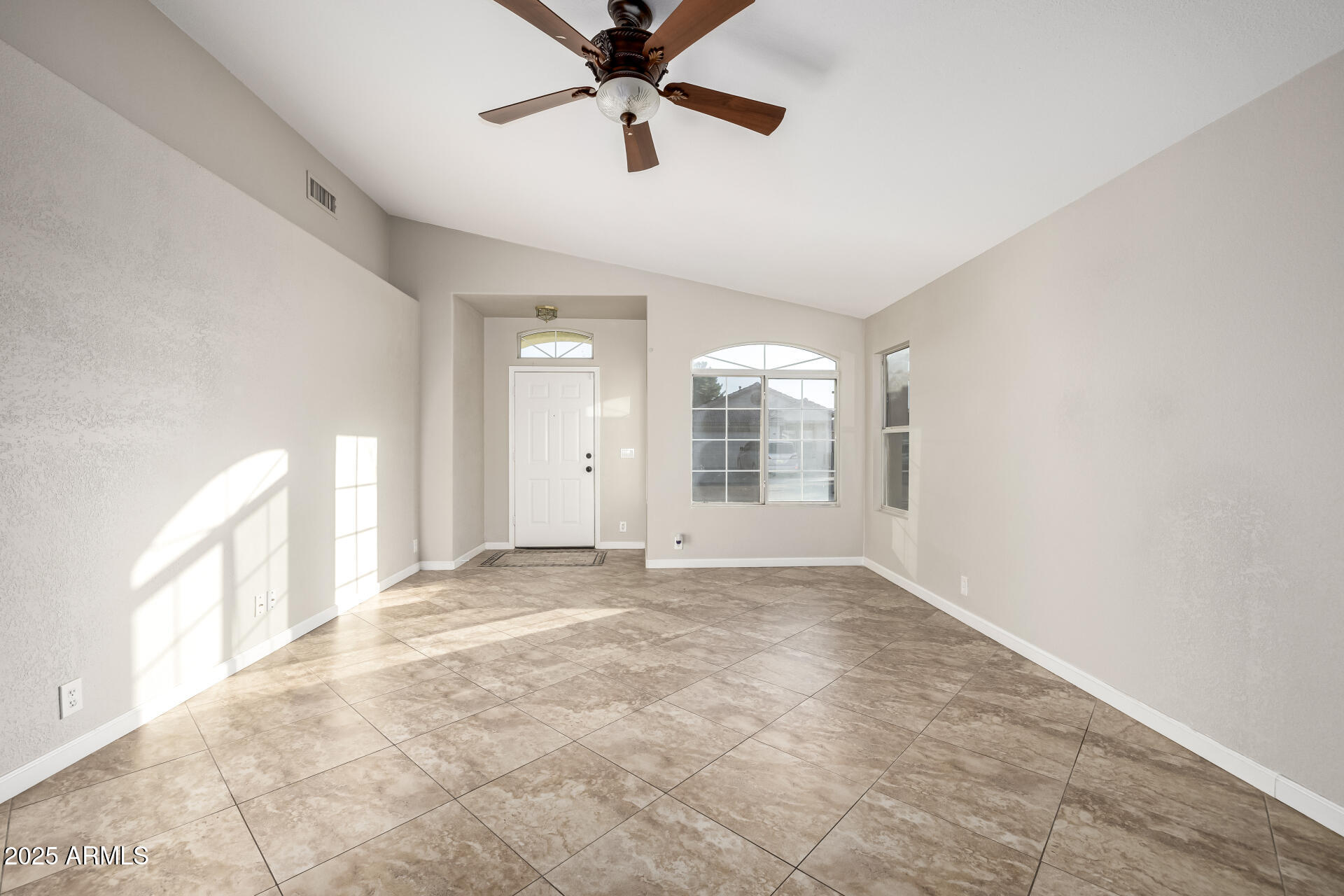 1434 E DETROIT Street