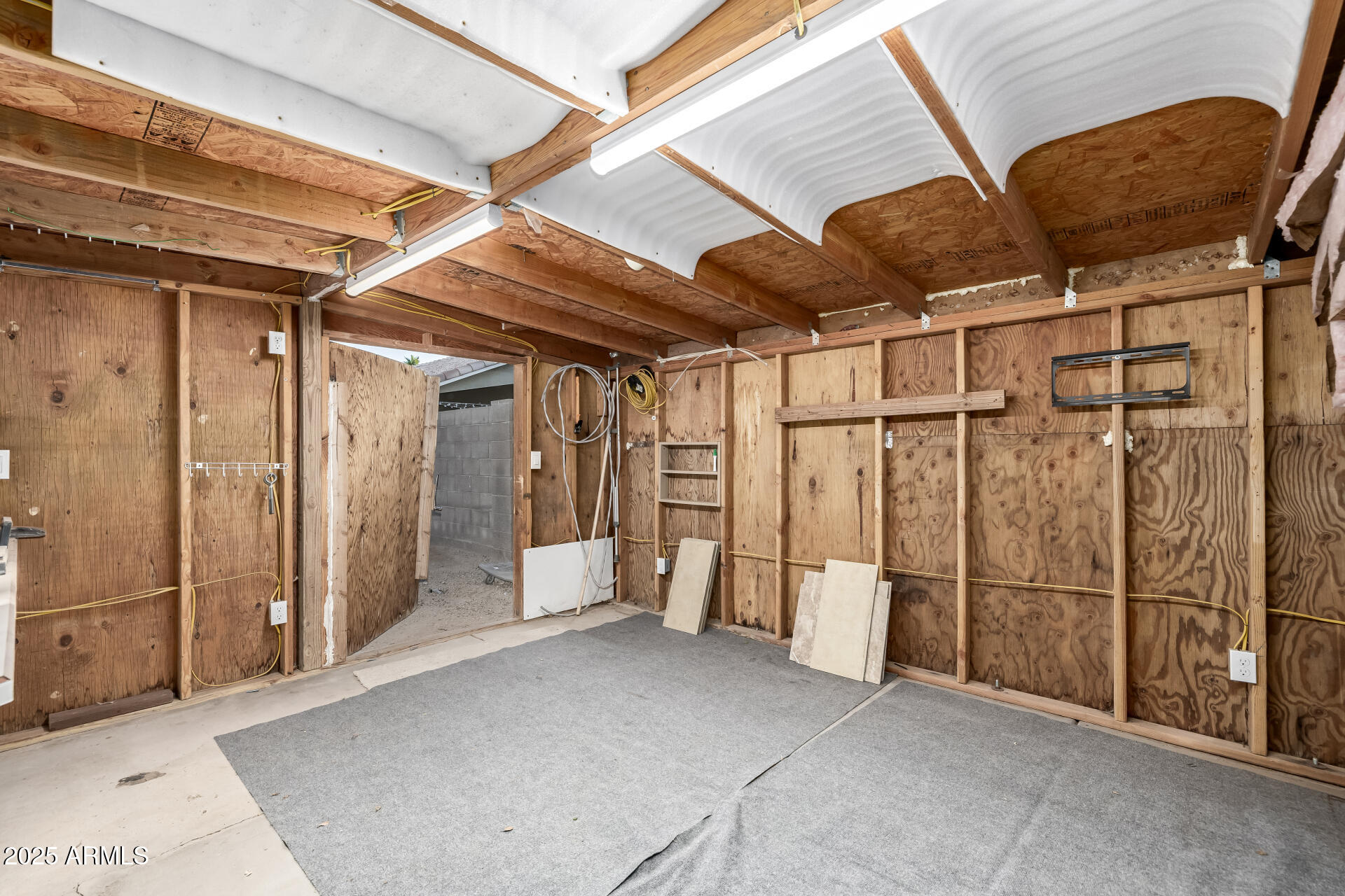 1434 E DETROIT Street