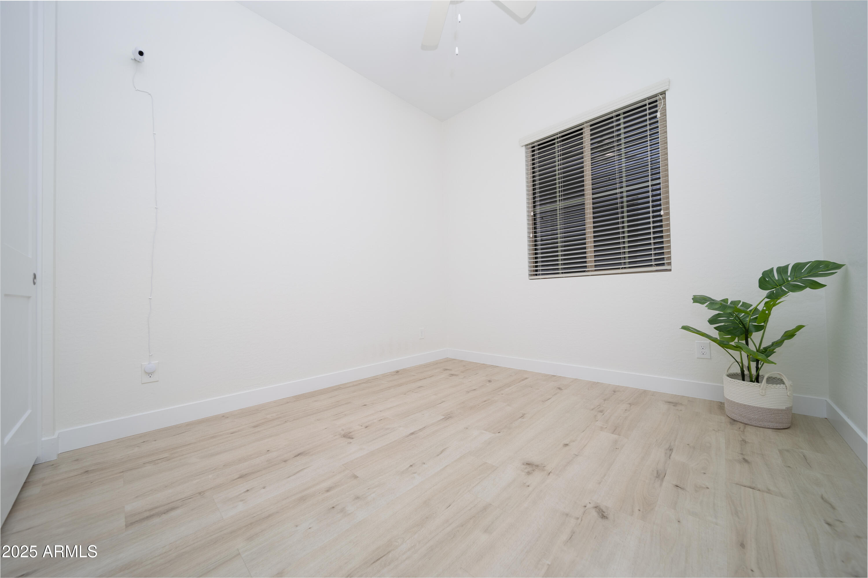 4356 E EVELYN Street