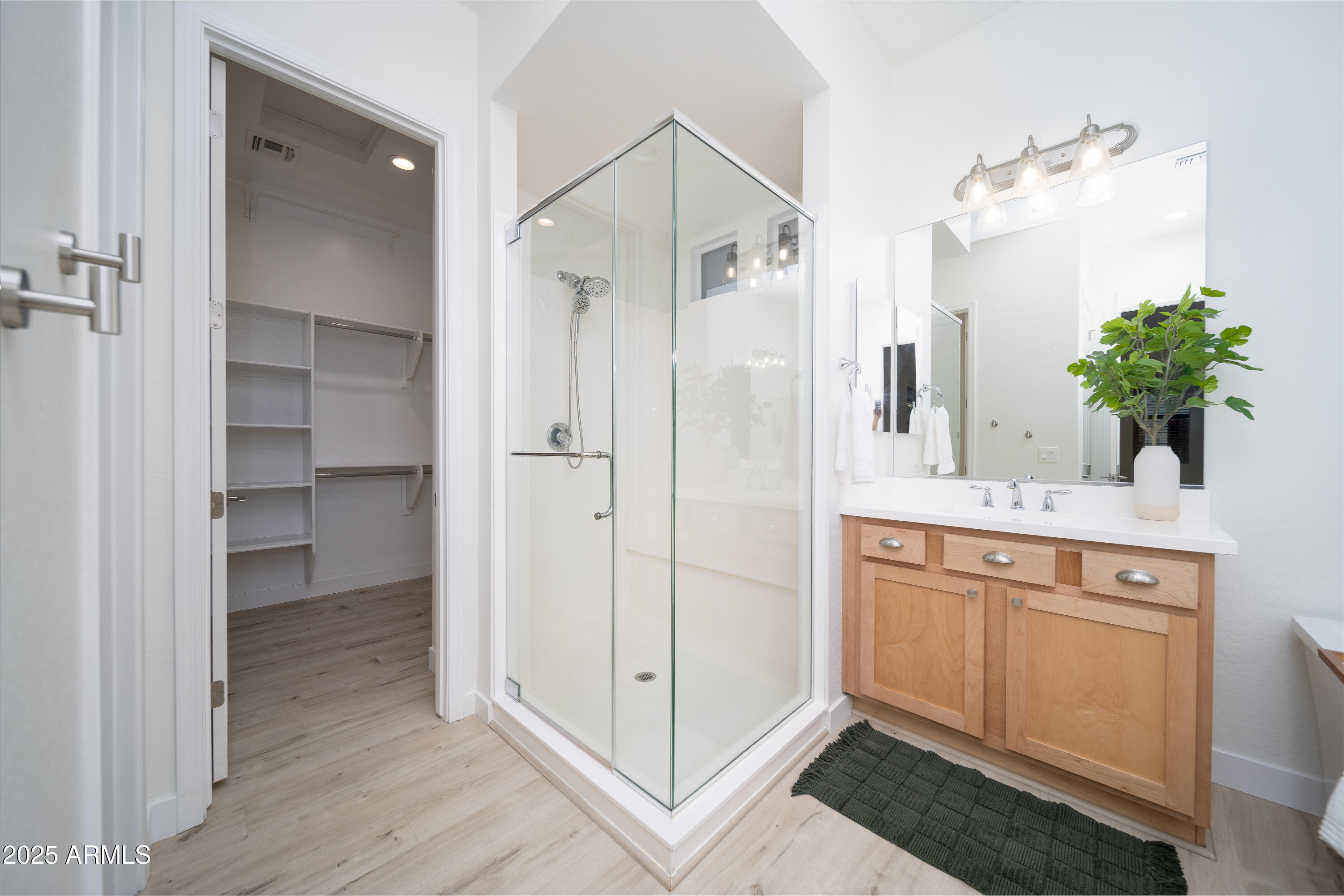 4356 E EVELYN Street