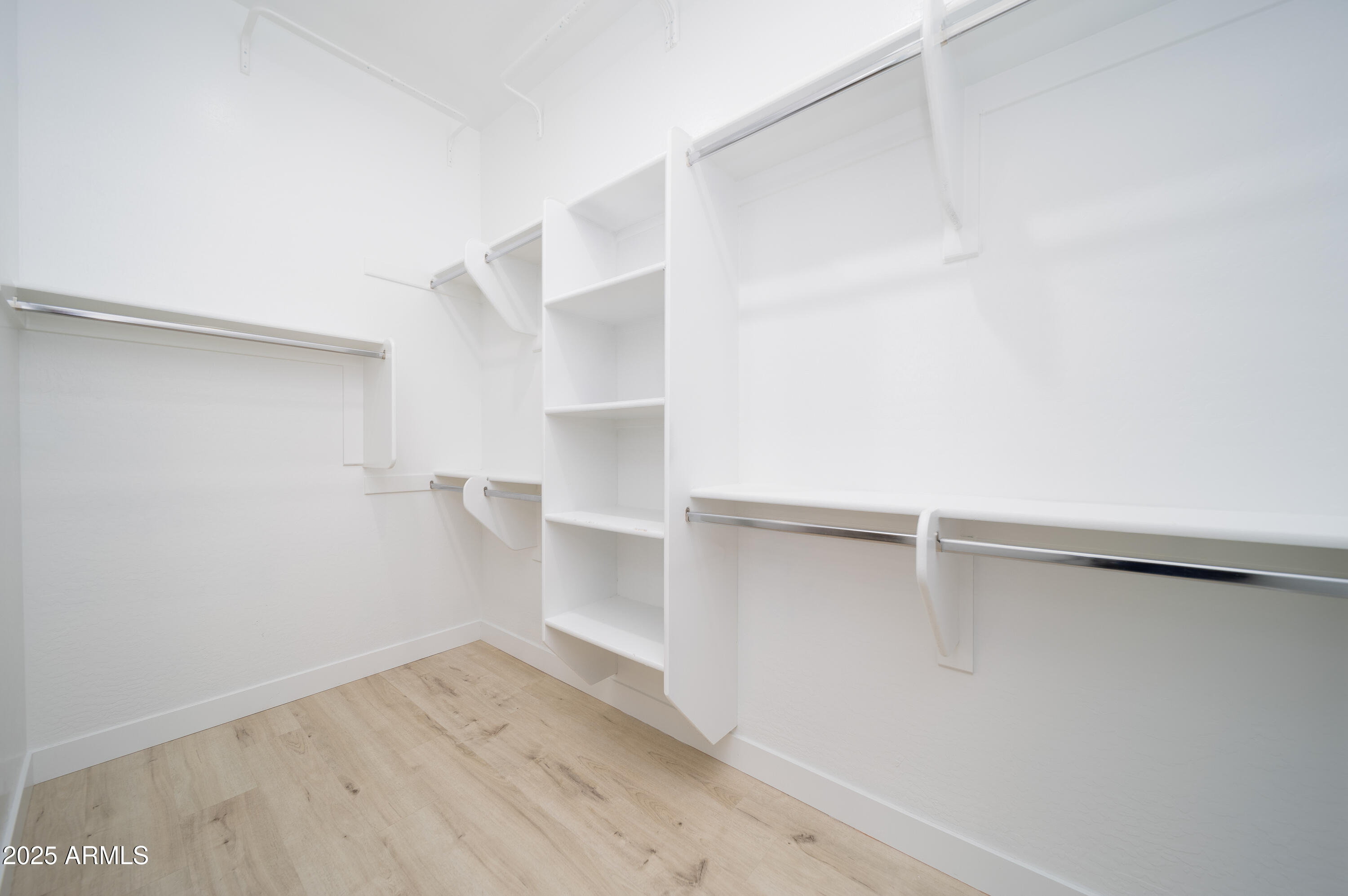 4356 E EVELYN Street