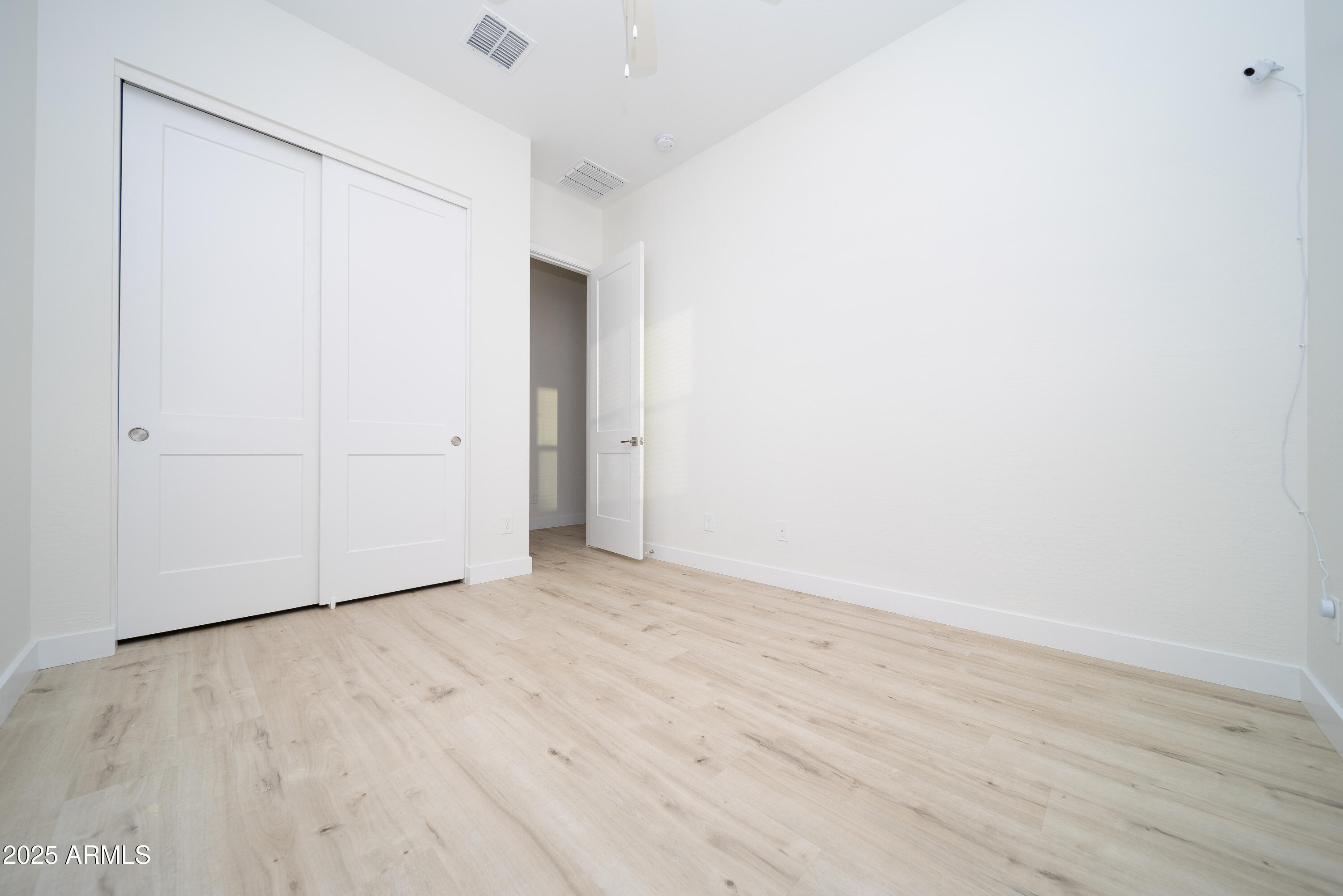 4356 E EVELYN Street