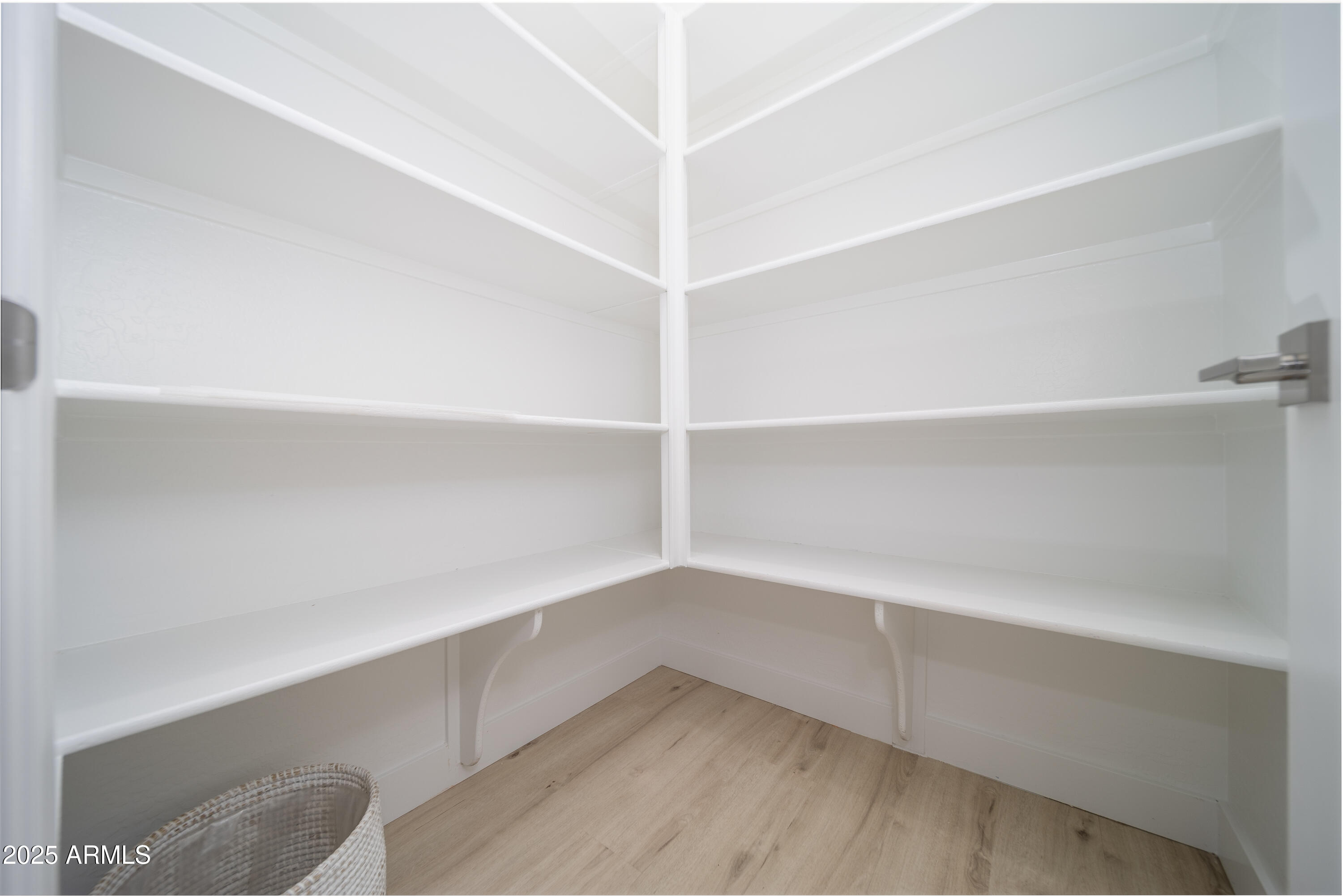 4356 E EVELYN Street