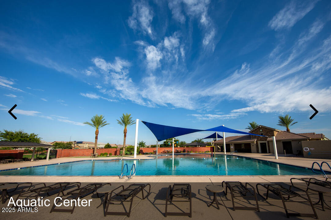 4356 E EVELYN Street