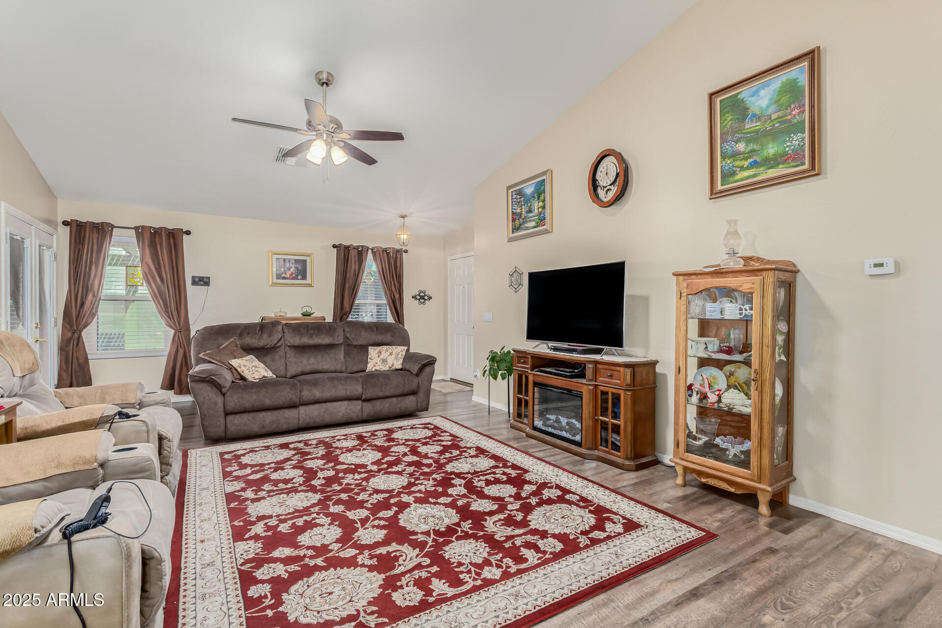 2135 N ST PEDRO Avenue