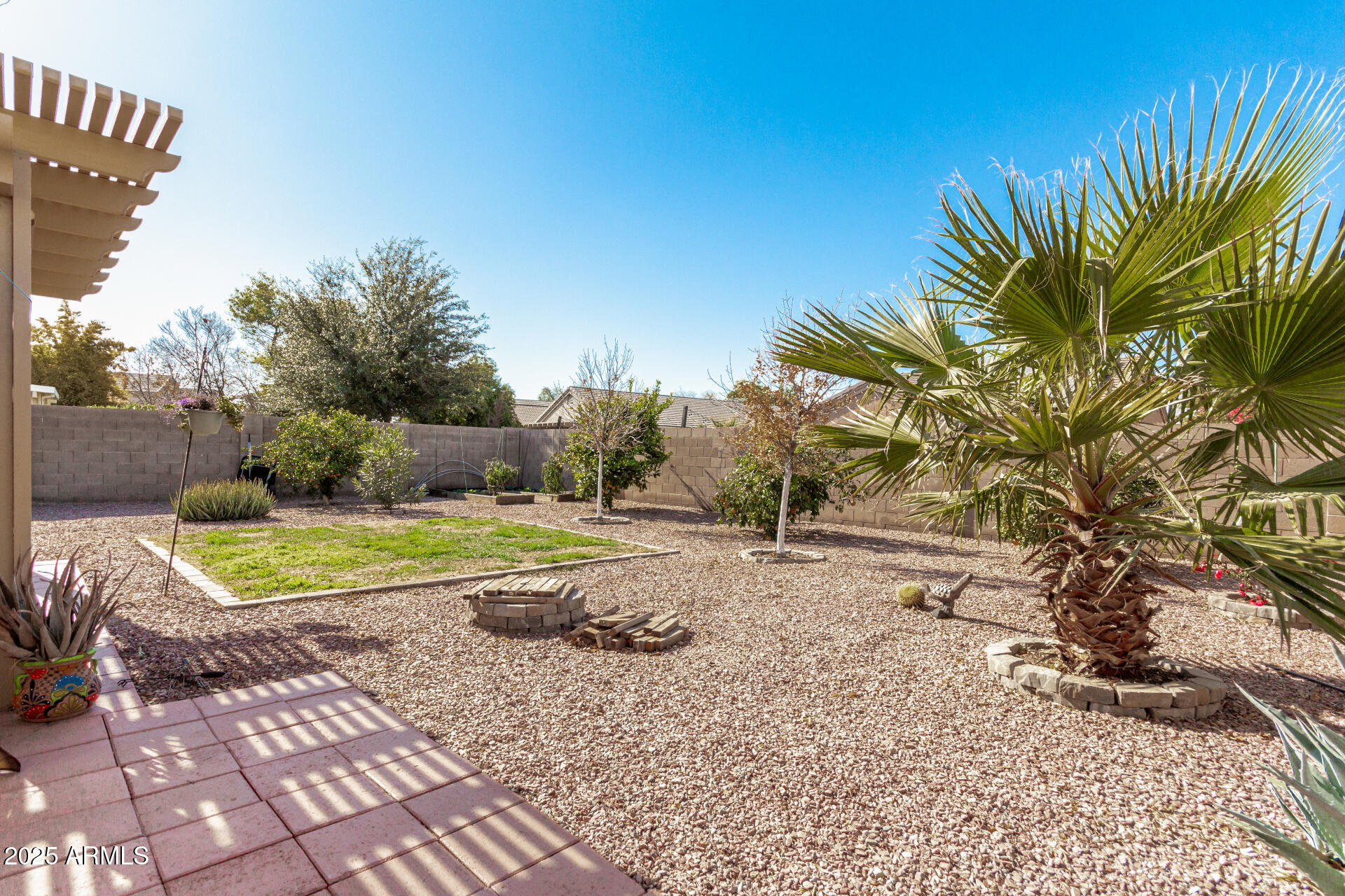 2135 N ST PEDRO Avenue