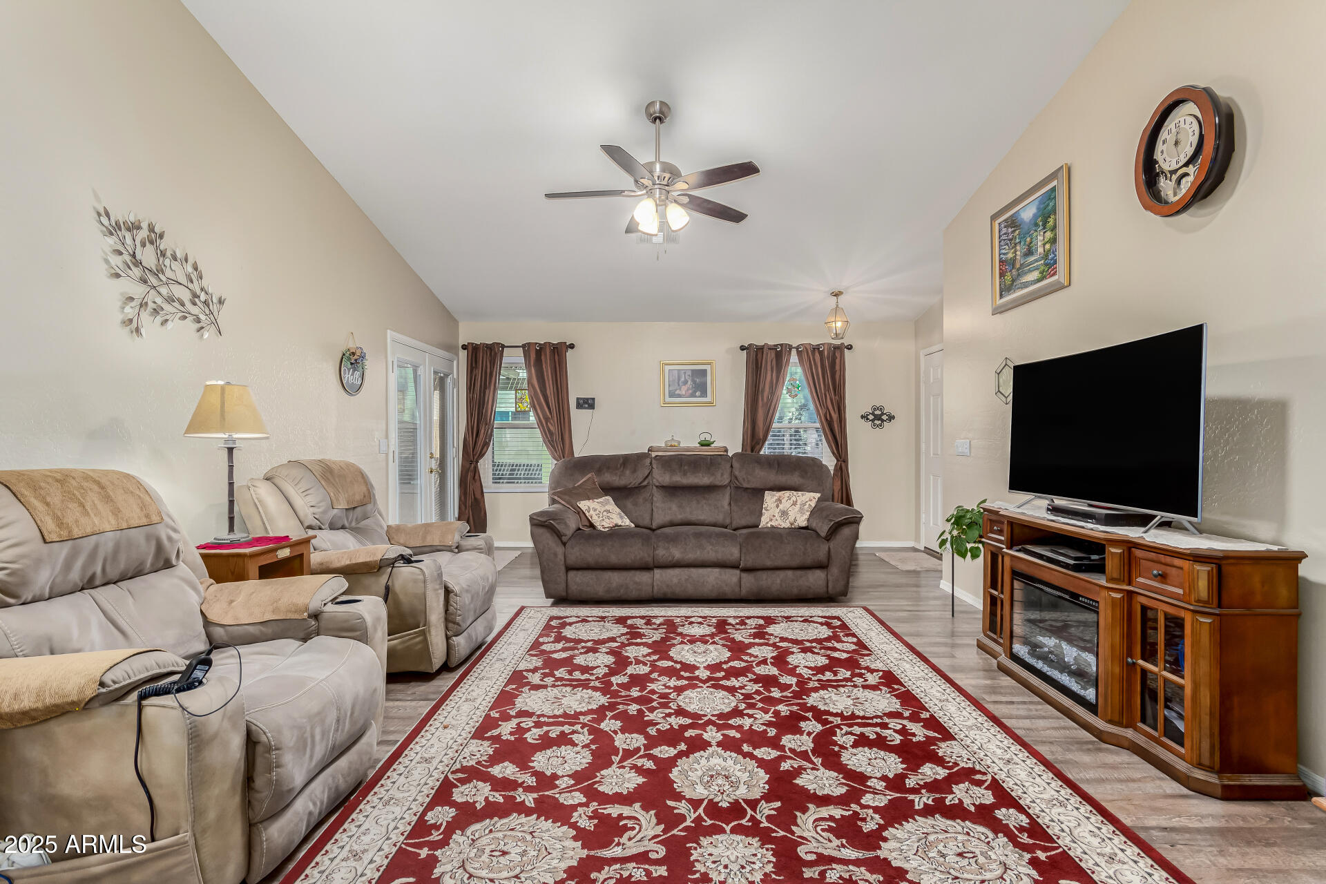 2135 N ST PEDRO Avenue