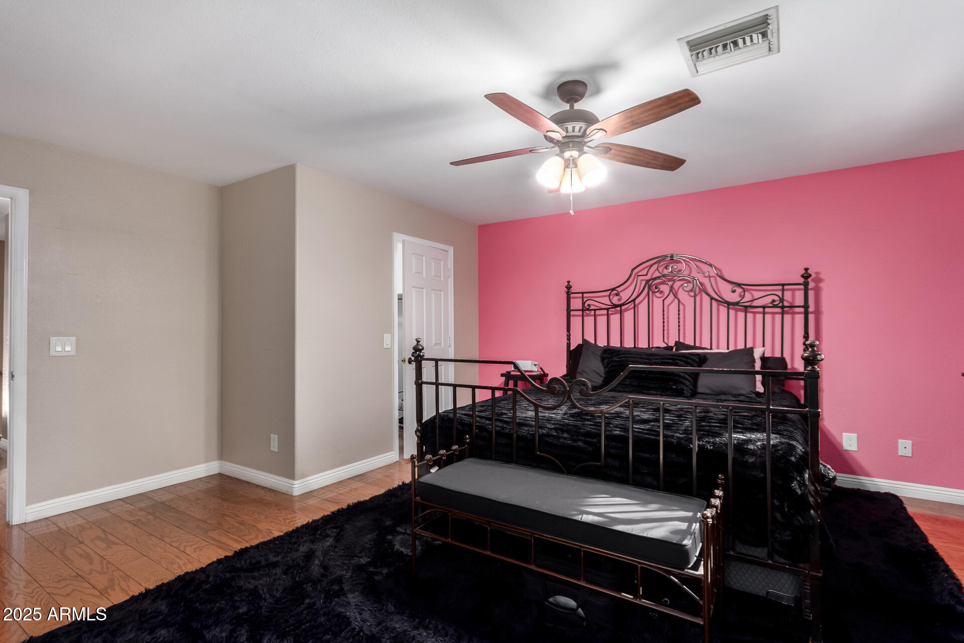 544 W SIERRA MADRE Avenue