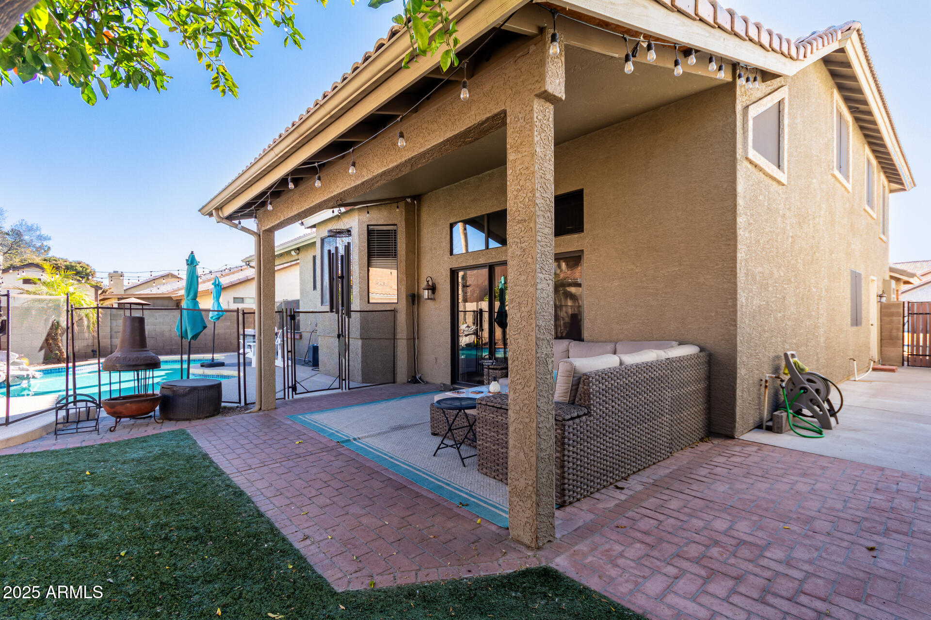 544 W SIERRA MADRE Avenue