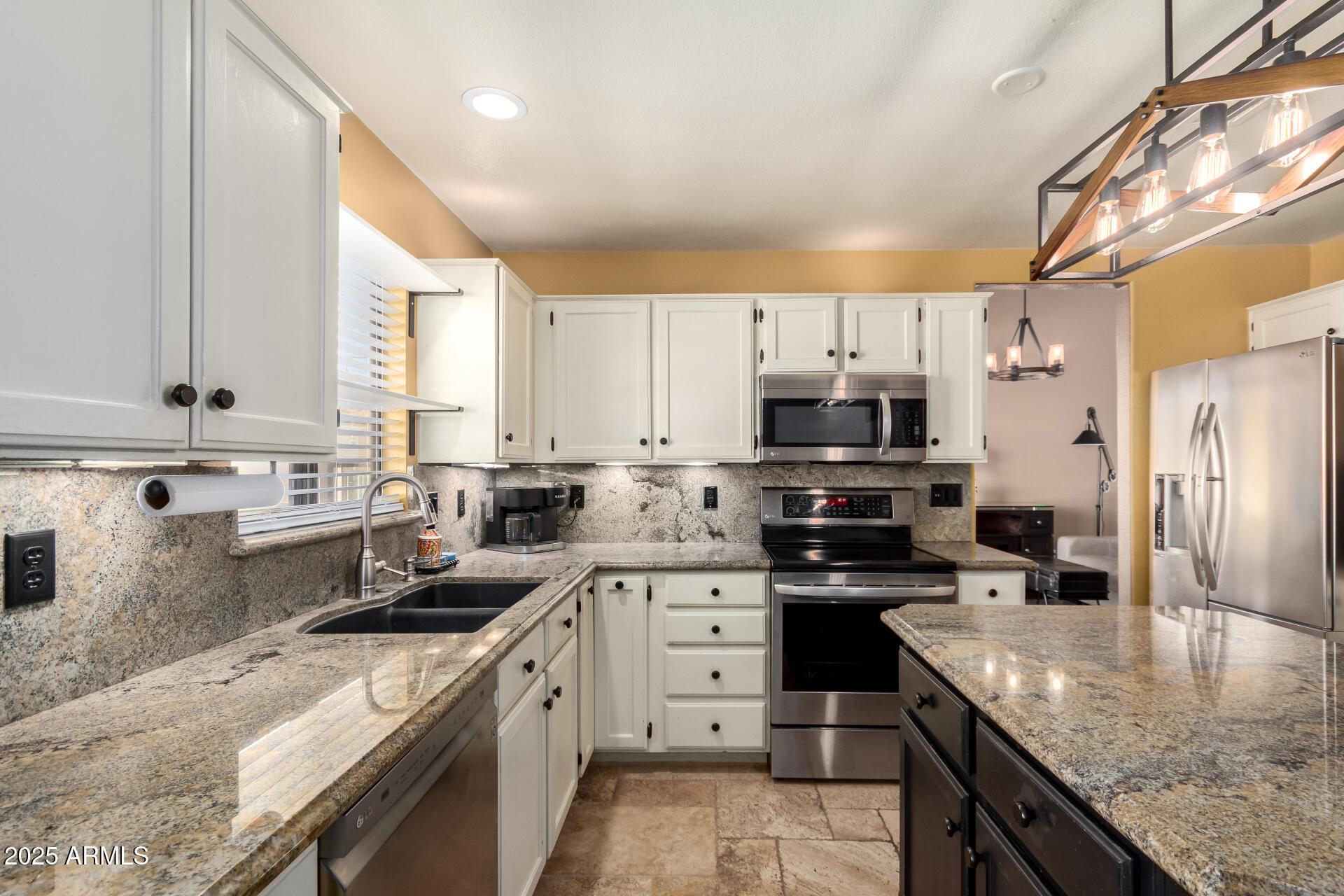 544 W SIERRA MADRE Avenue