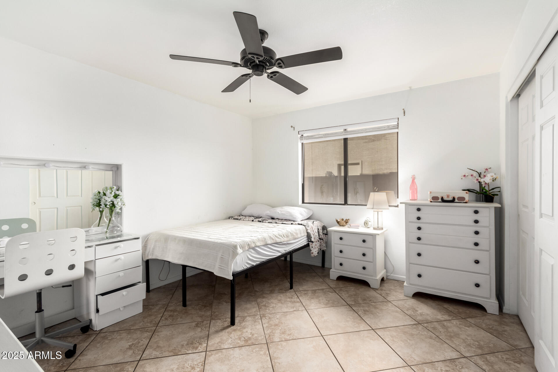 544 W SIERRA MADRE Avenue