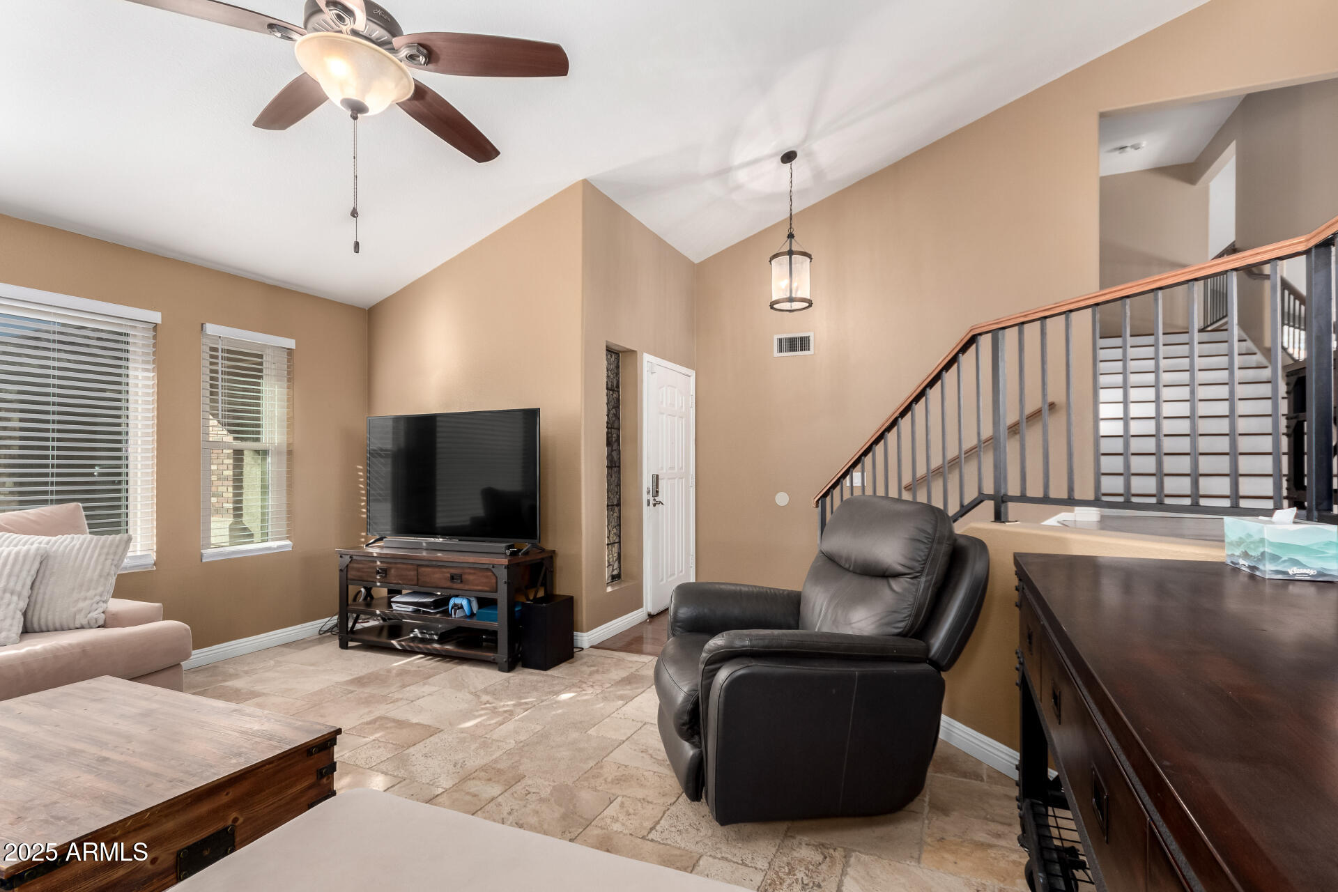 544 W SIERRA MADRE Avenue