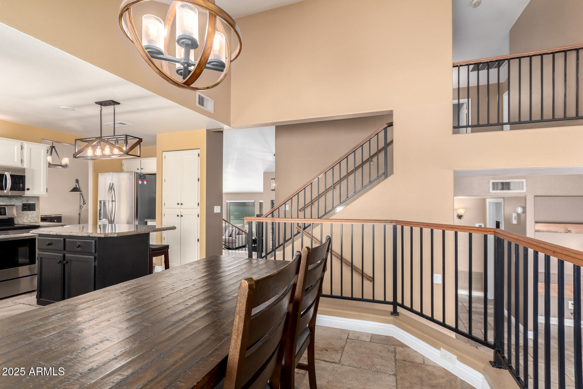 544 W SIERRA MADRE Avenue