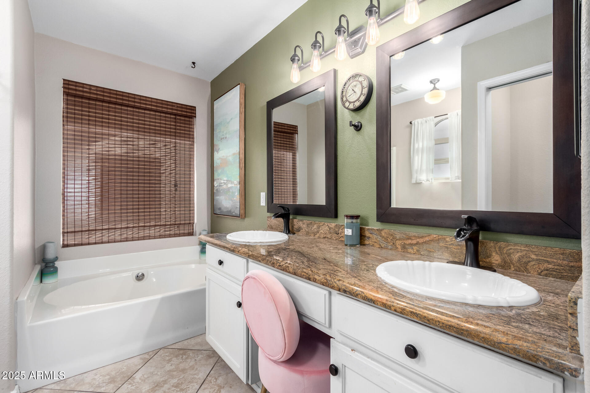 544 W SIERRA MADRE Avenue