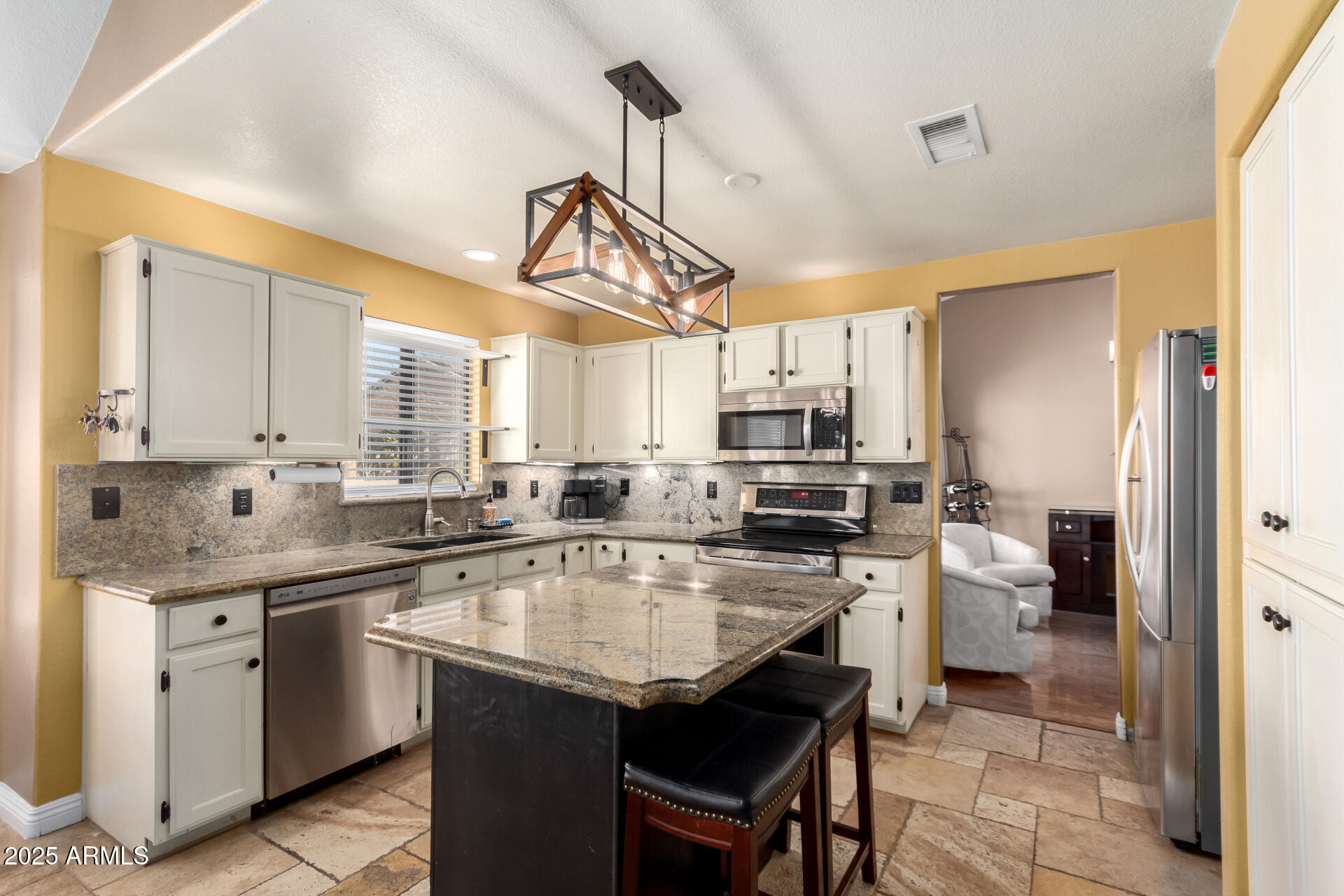 544 W SIERRA MADRE Avenue