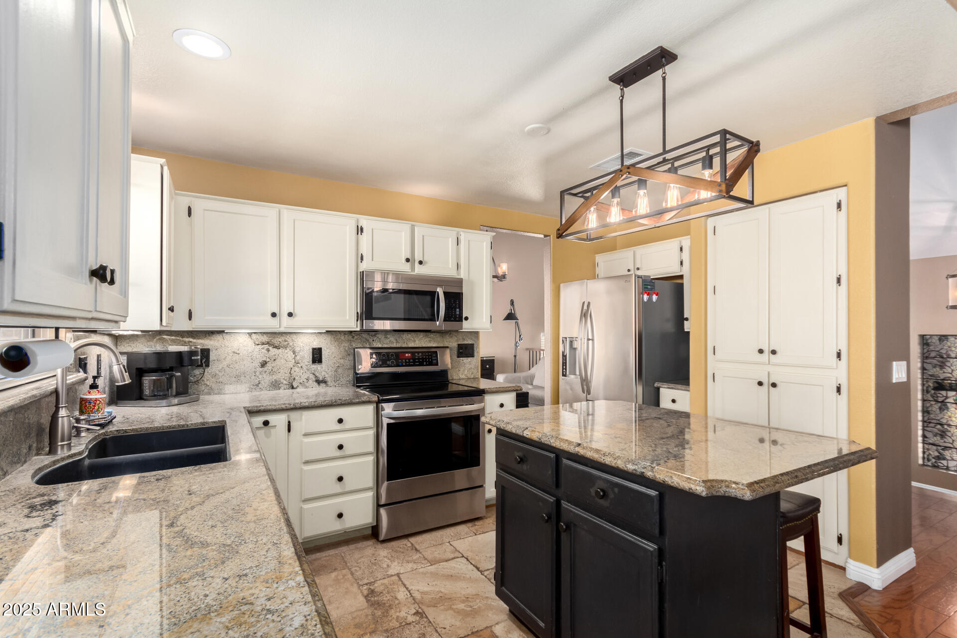 544 W SIERRA MADRE Avenue