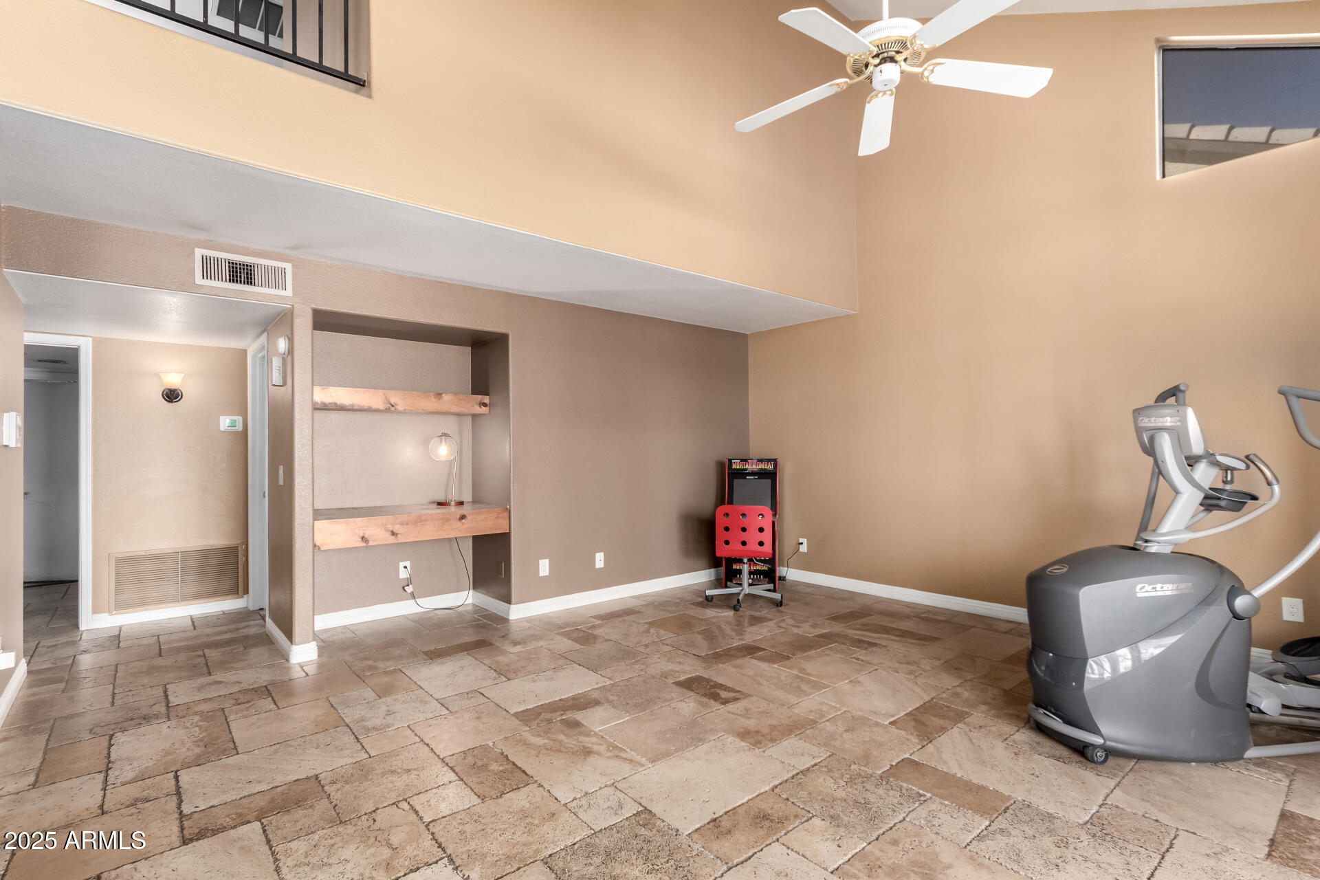 544 W SIERRA MADRE Avenue