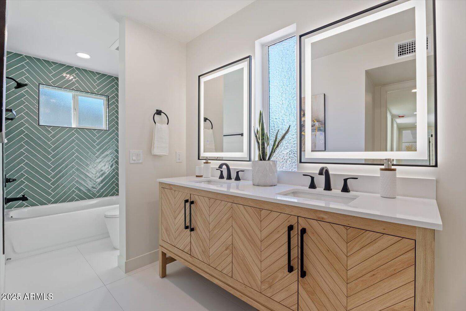 4437 N GRANITE REEF Road