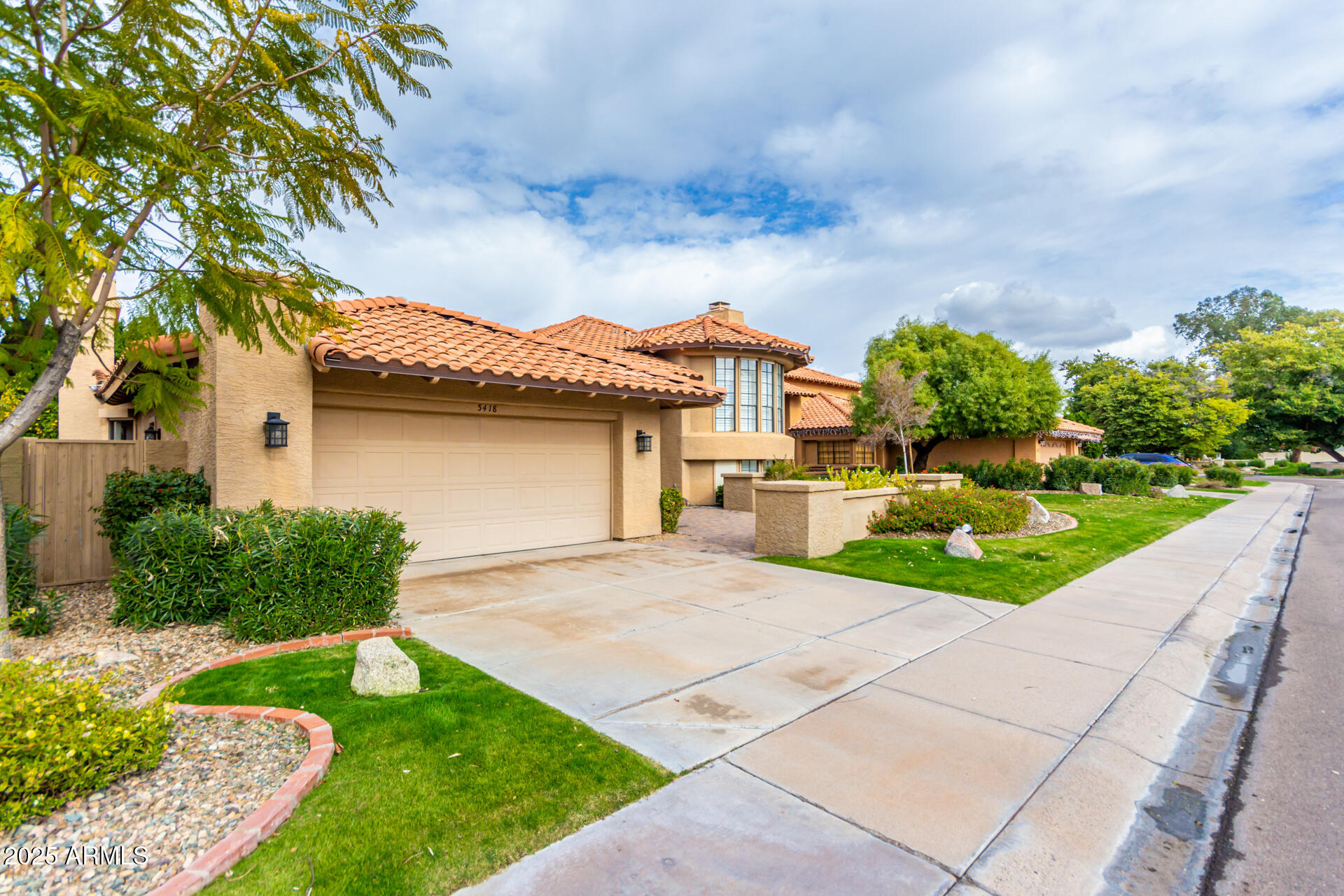 5418 E PIPING ROCK Road