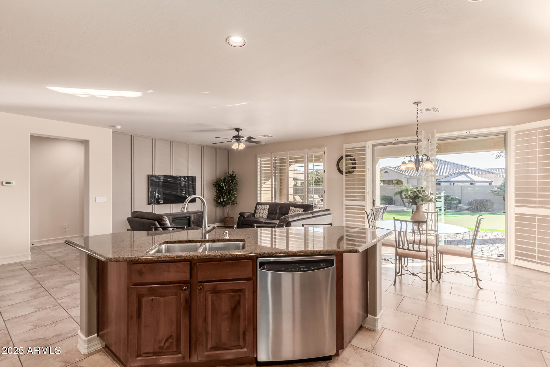 11105 E QUINTANA Avenue