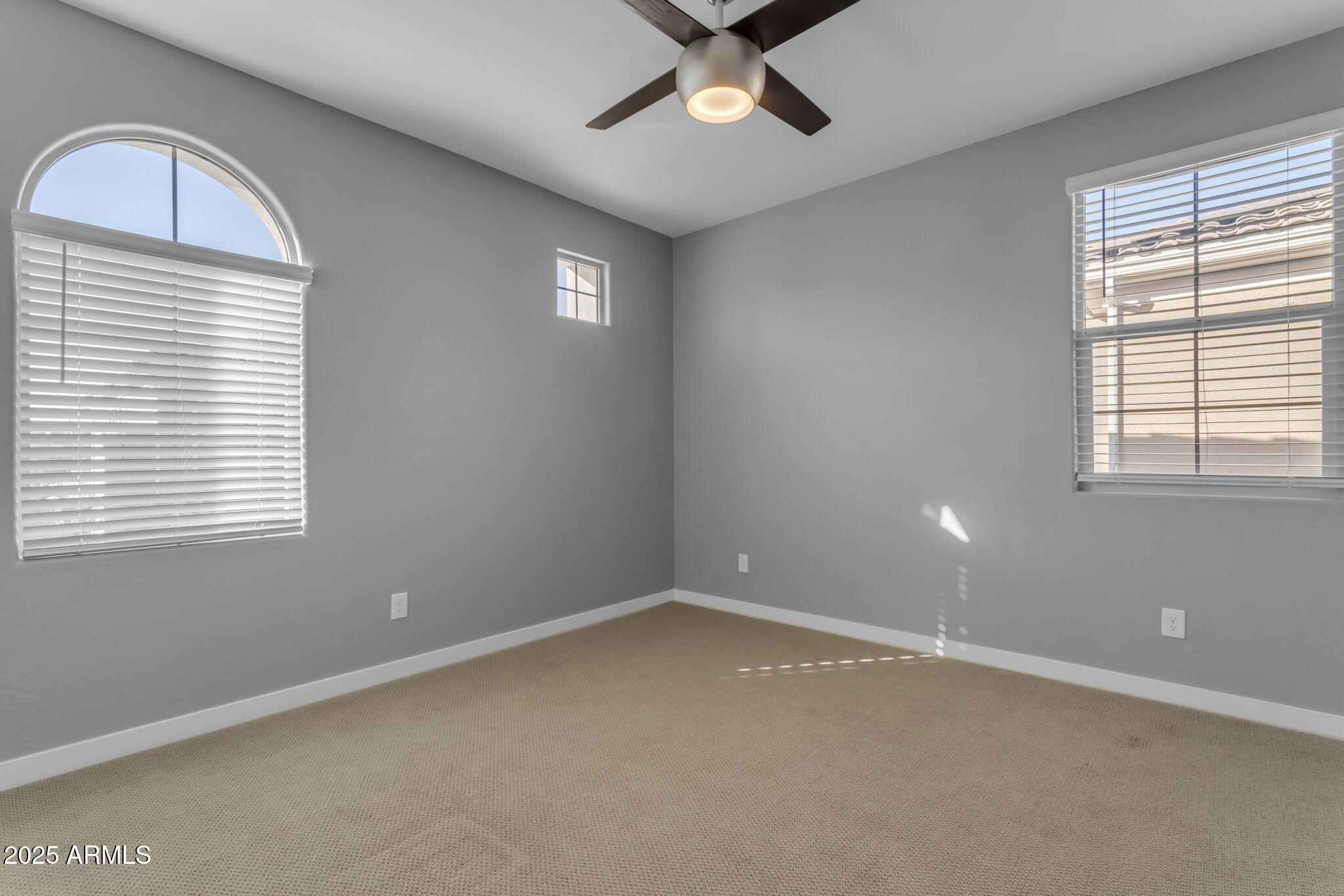 1112 E NEWLAND Drive