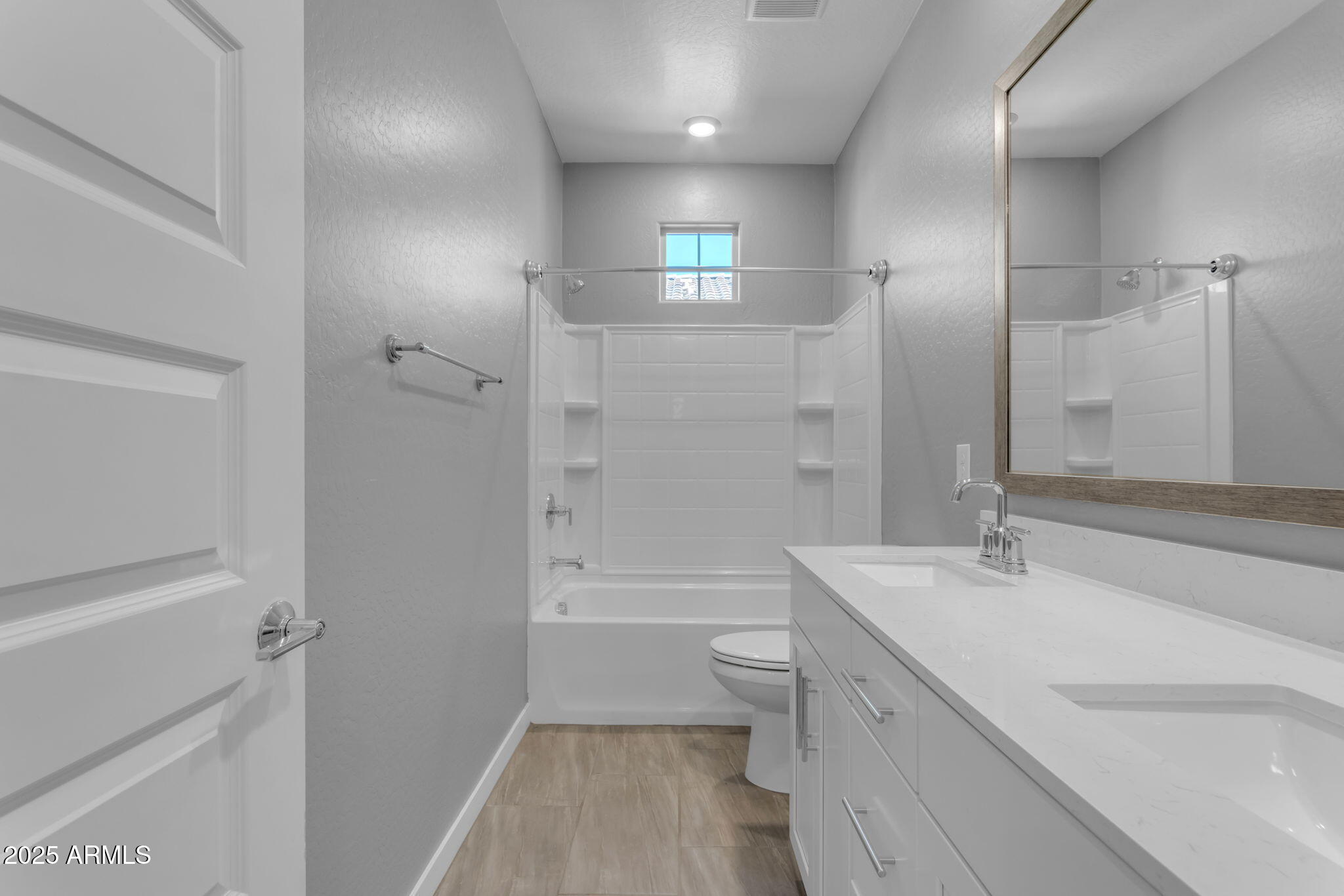 1112 E NEWLAND Drive