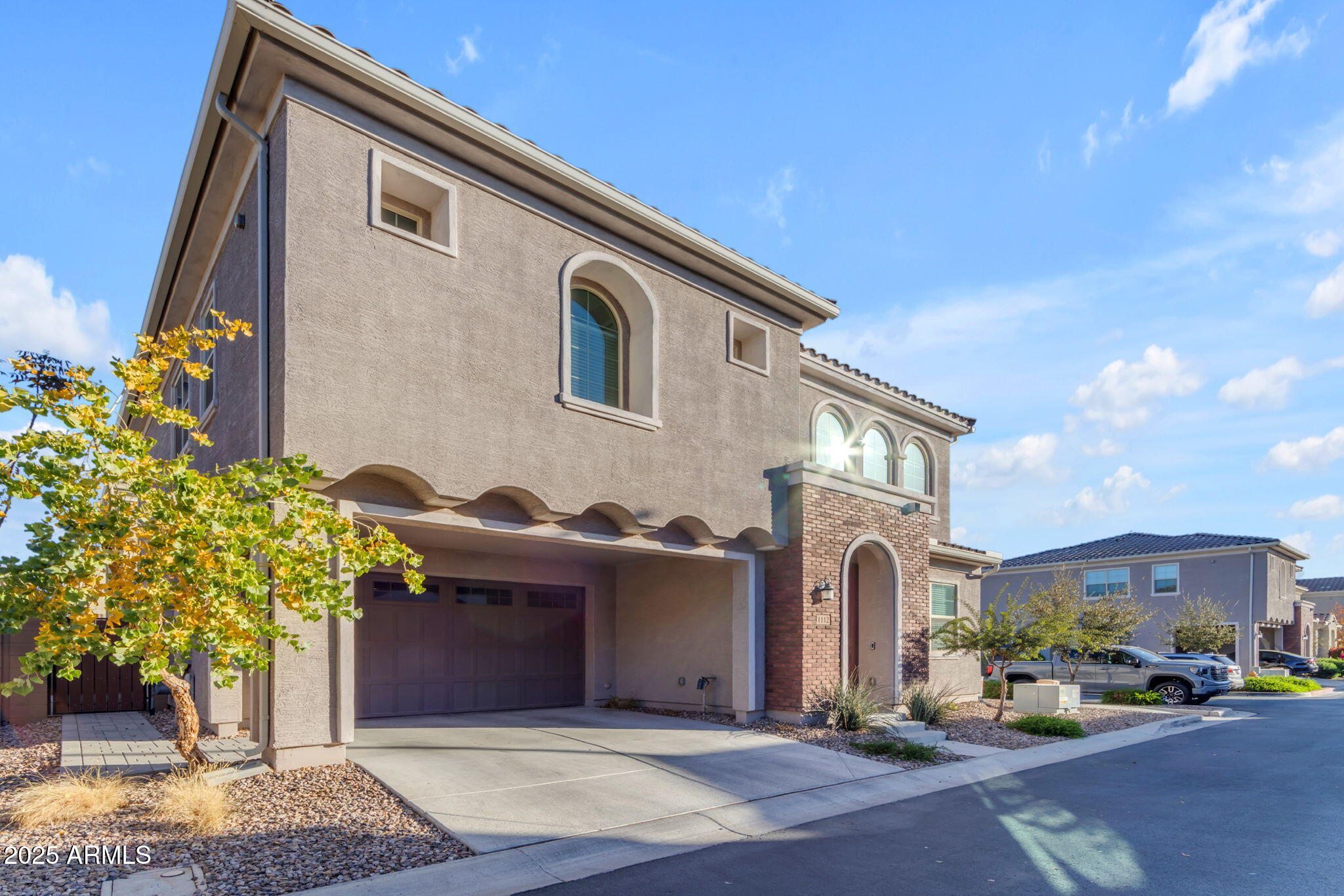 1112 E NEWLAND Drive