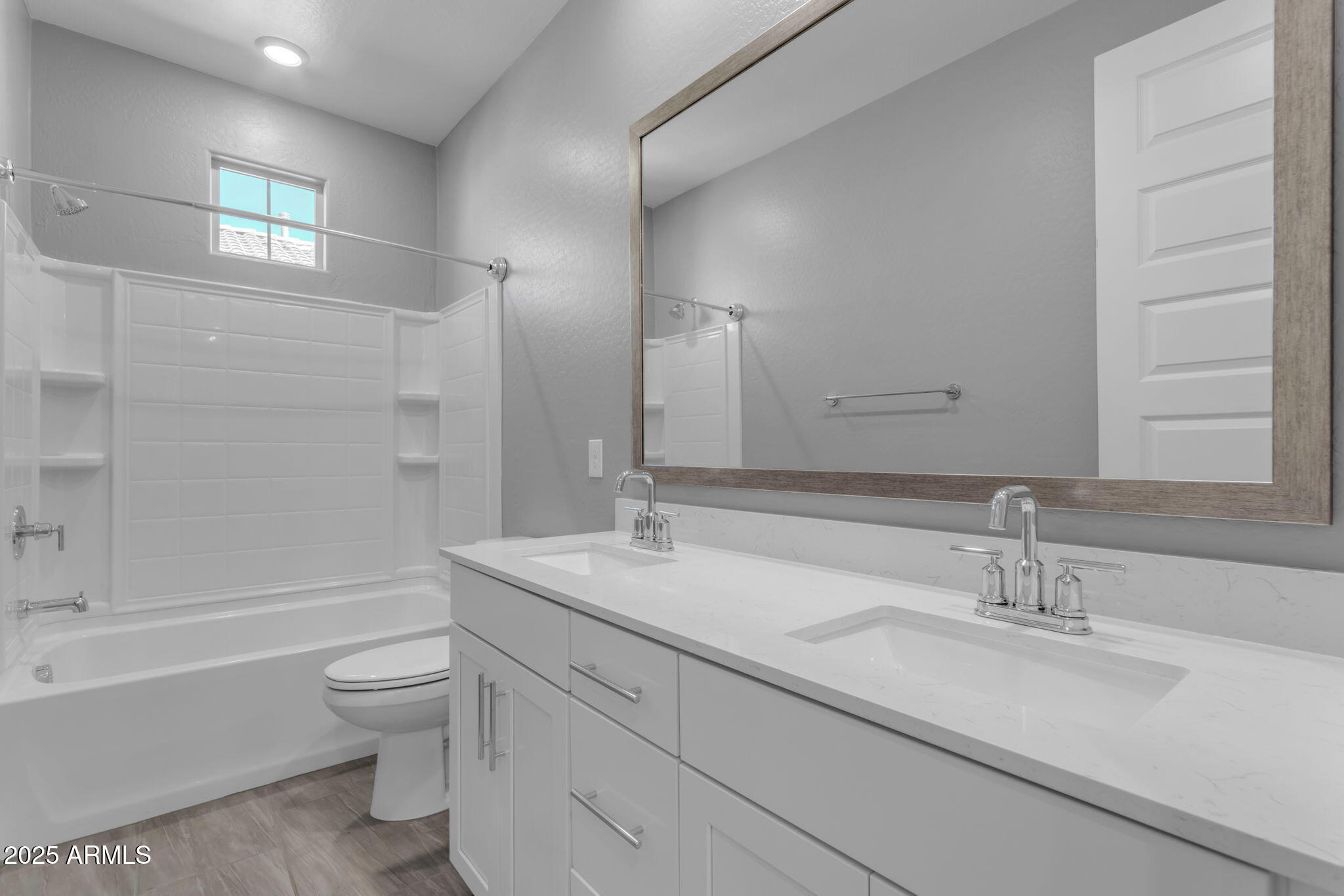 1112 E NEWLAND Drive