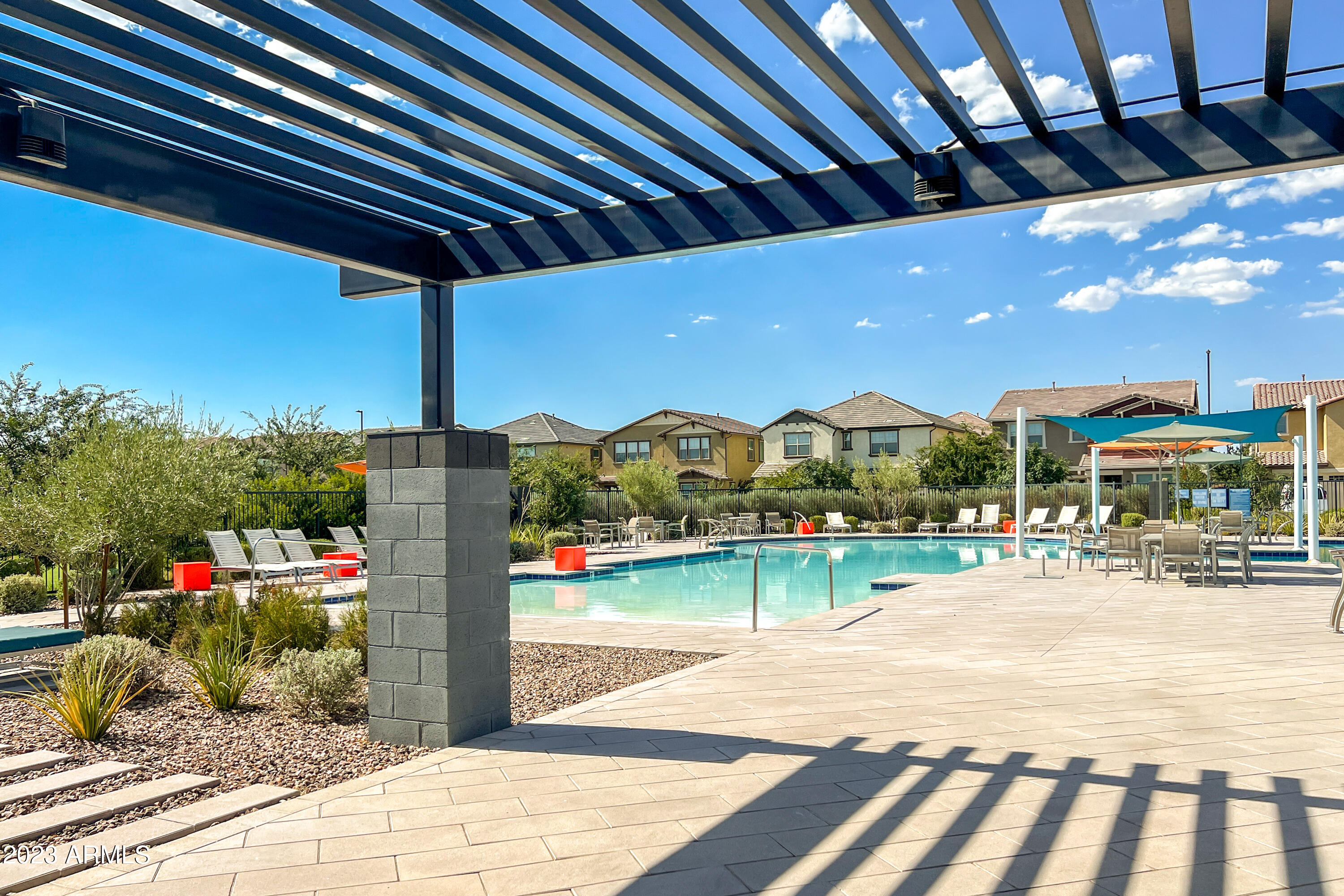 1112 E NEWLAND Drive