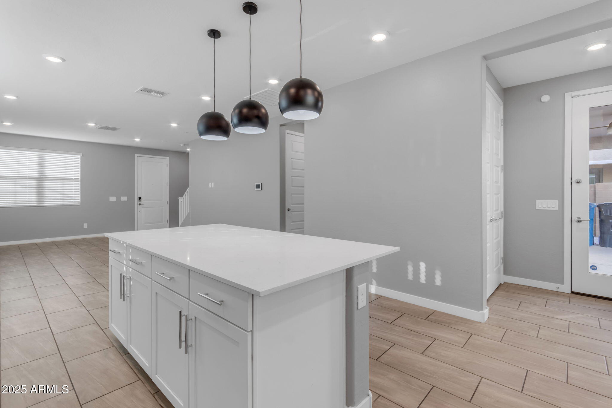 1112 E NEWLAND Drive