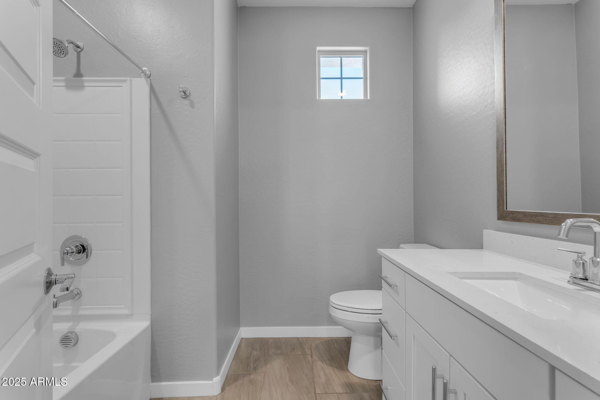 1112 E NEWLAND Drive