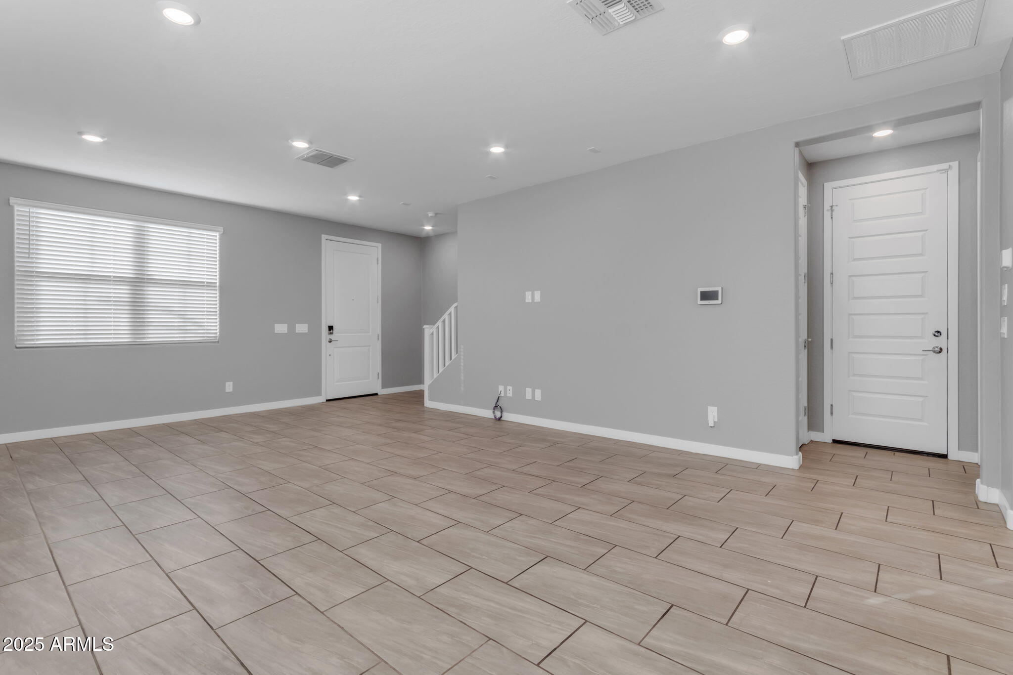 1112 E NEWLAND Drive