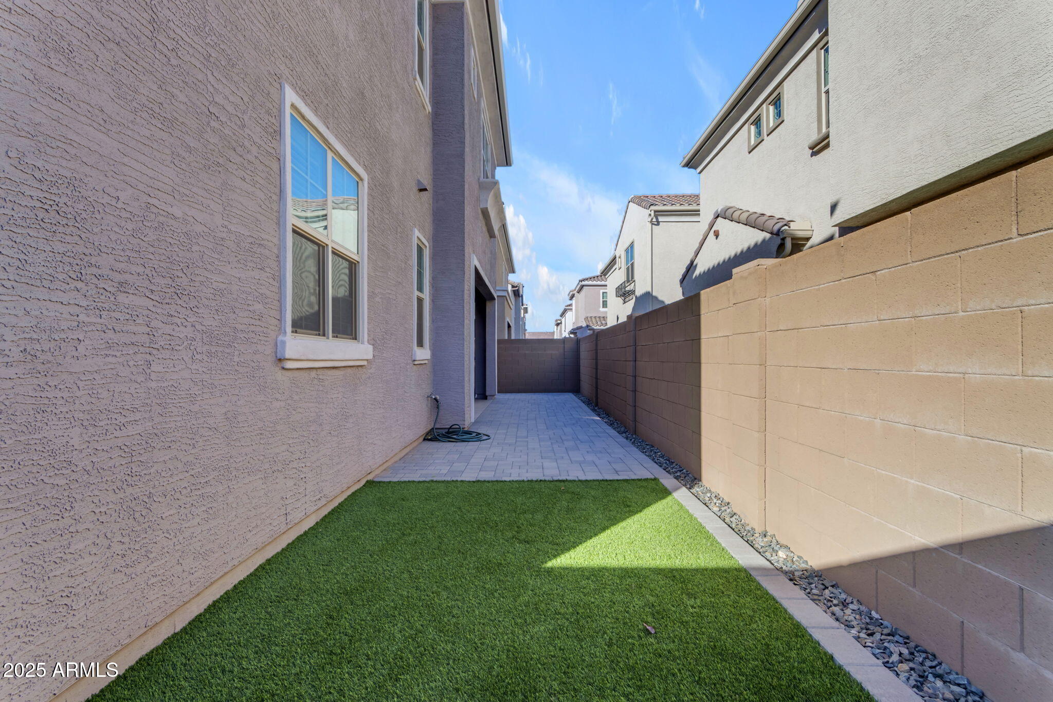 1112 E NEWLAND Drive