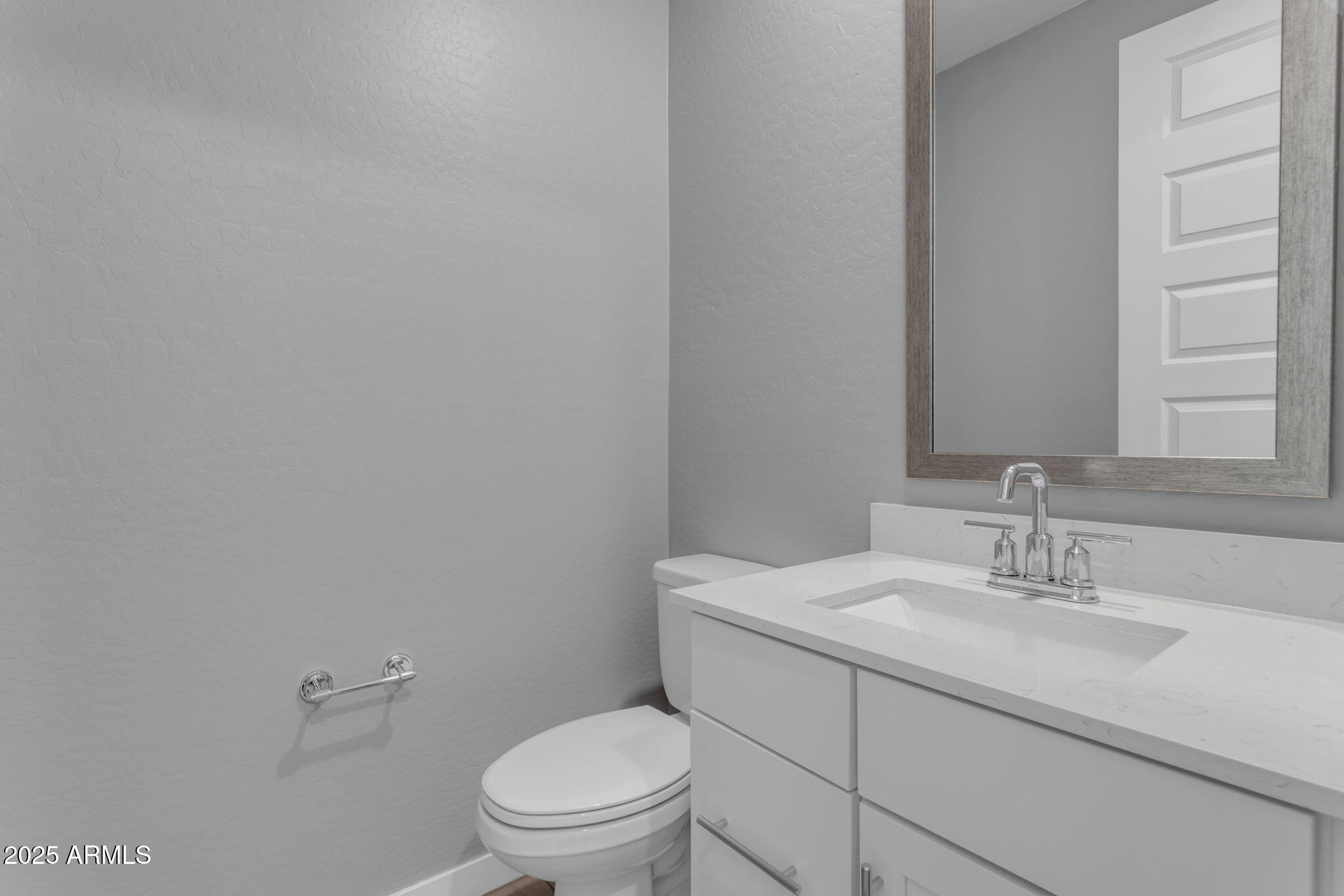 1112 E NEWLAND Drive