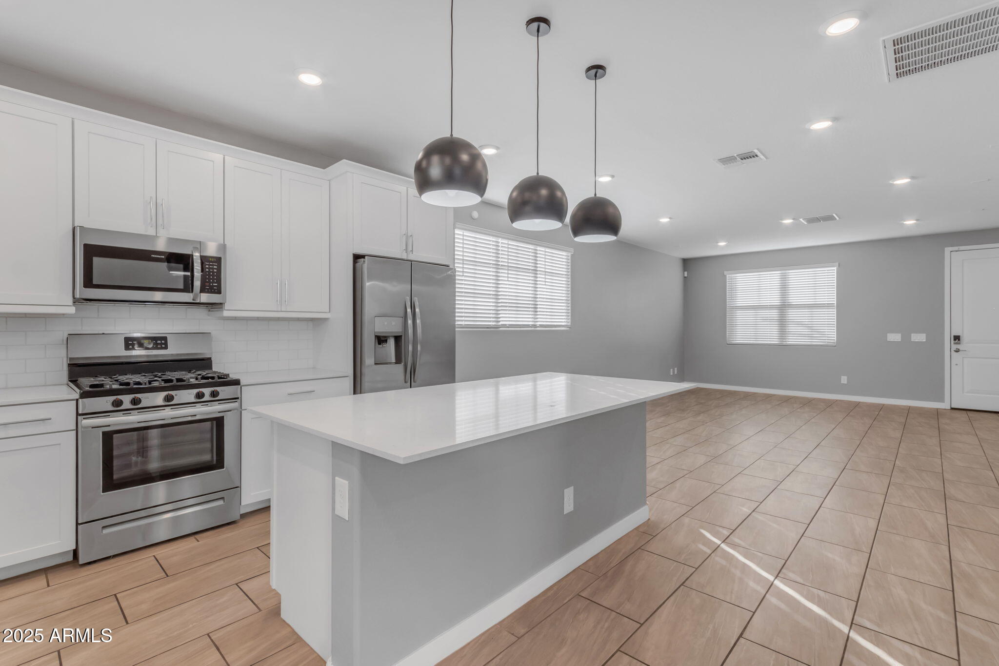 1112 E NEWLAND Drive