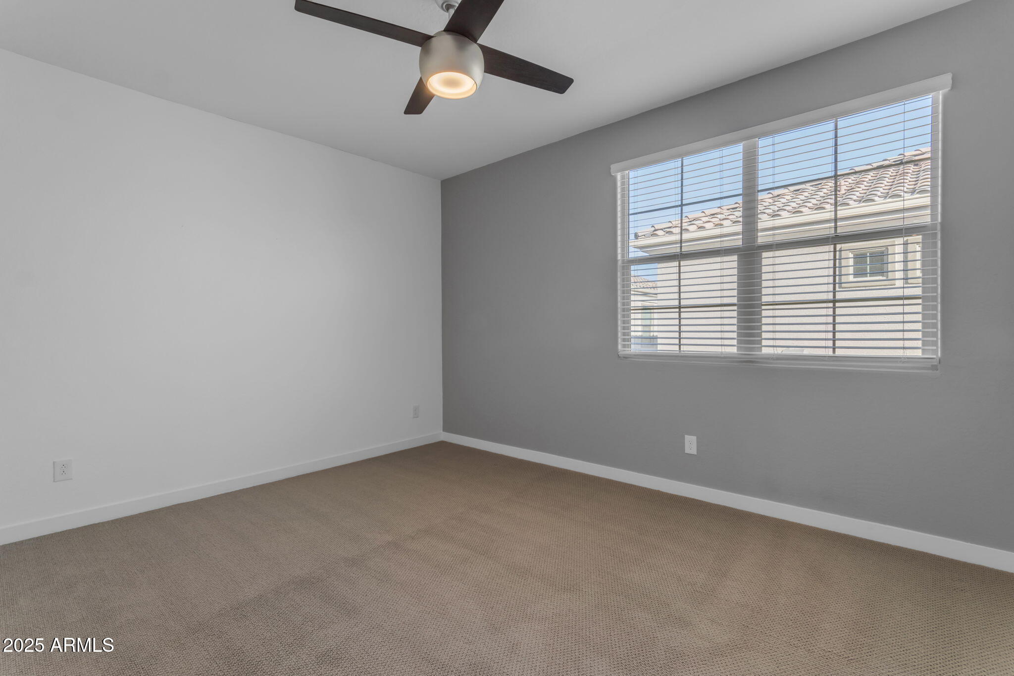 1112 E NEWLAND Drive