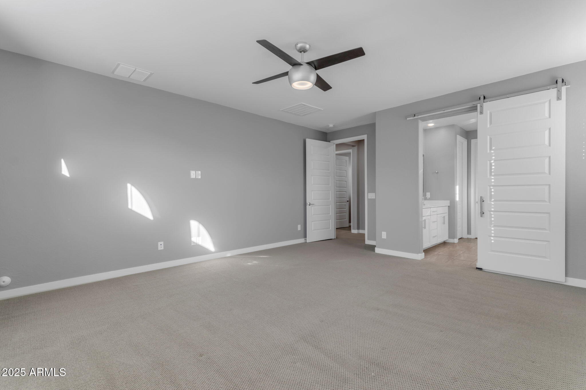 1112 E NEWLAND Drive