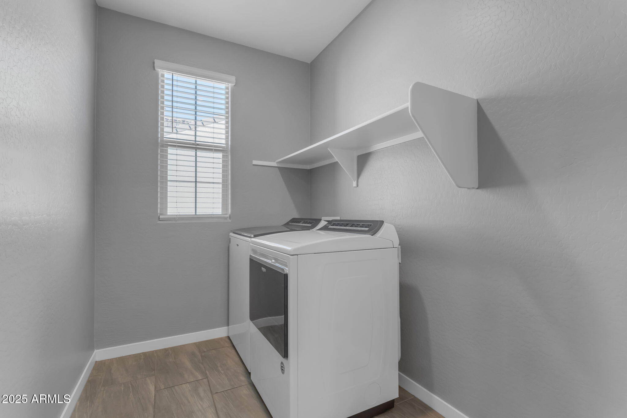 1112 E NEWLAND Drive