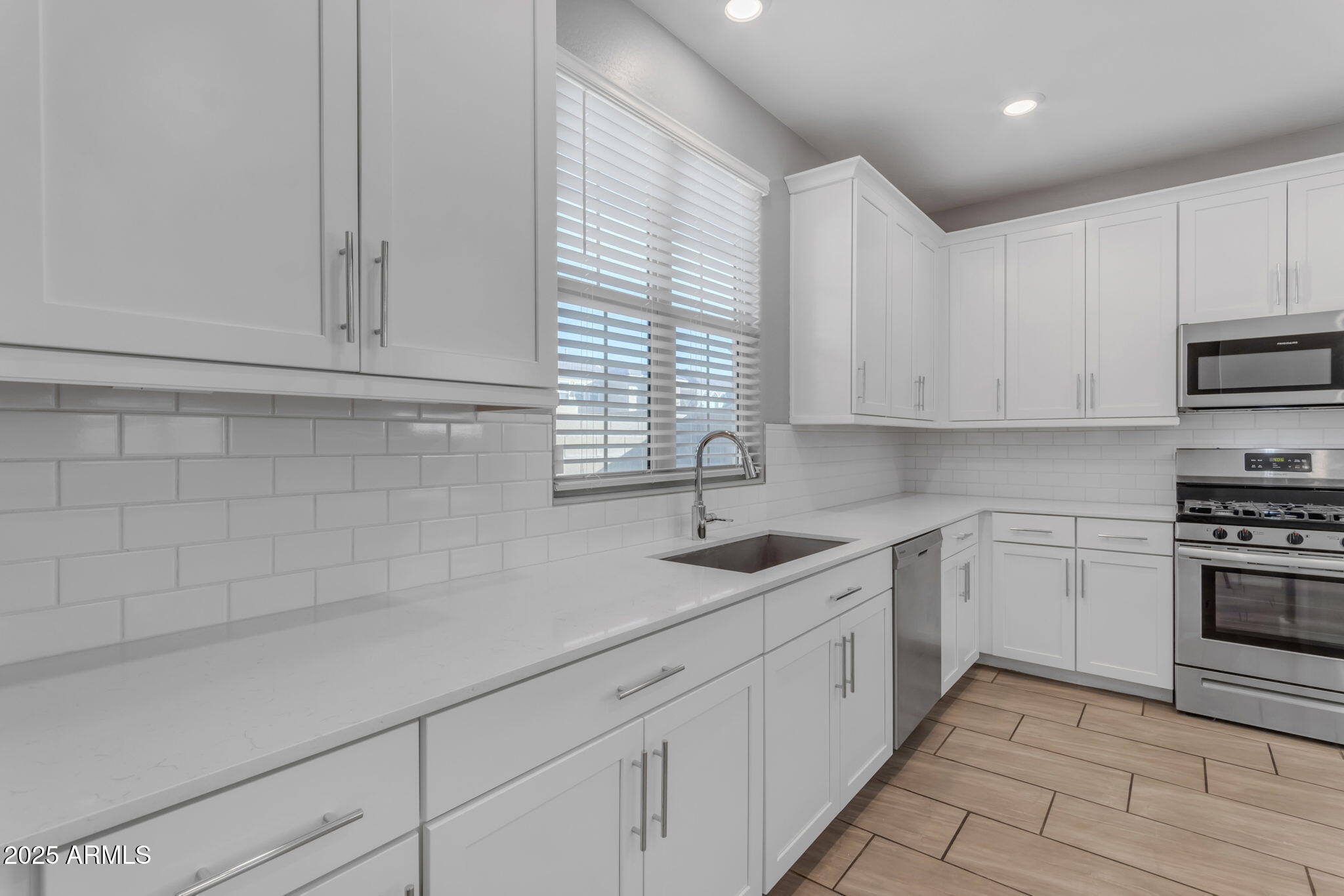 1112 E NEWLAND Drive