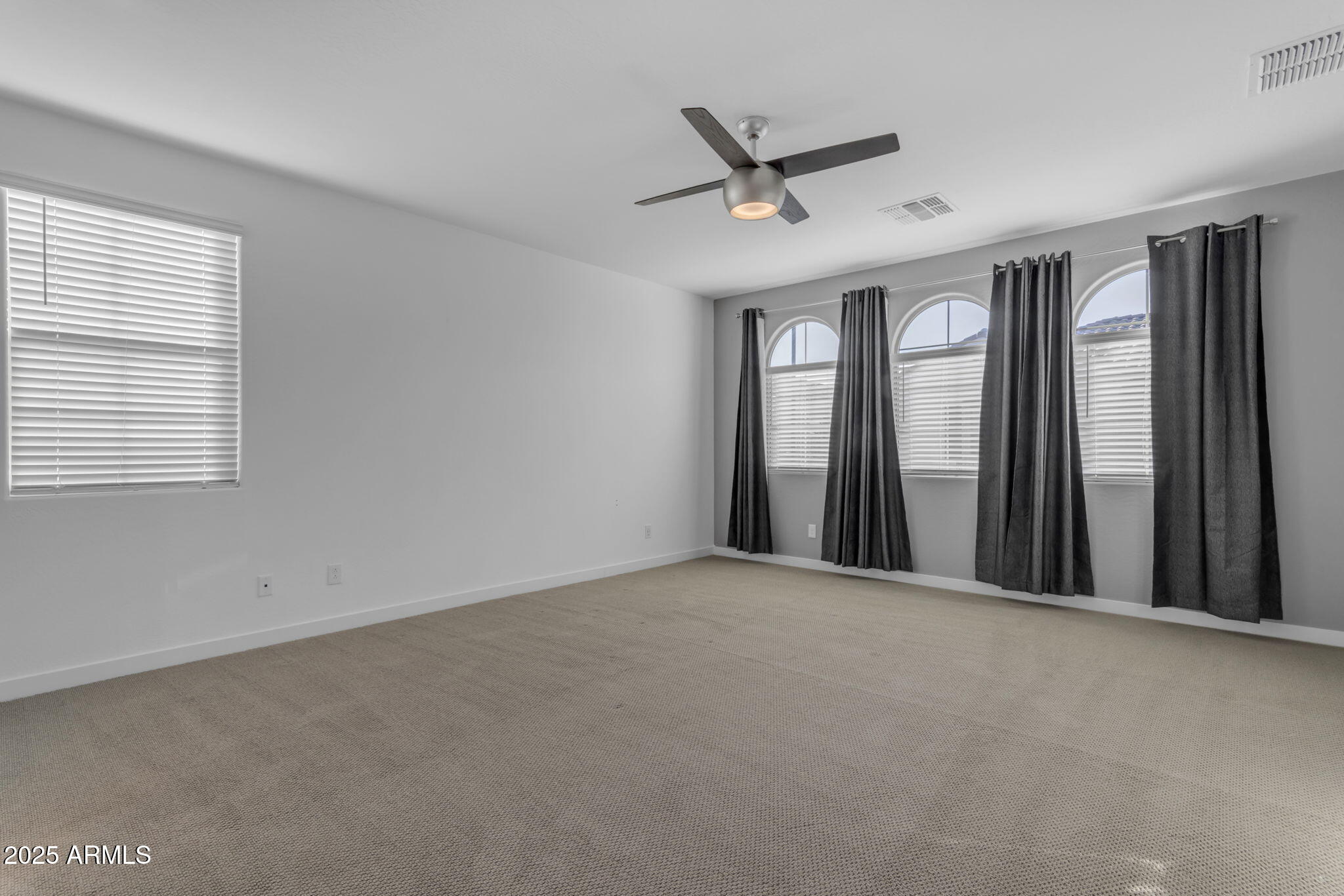 1112 E NEWLAND Drive