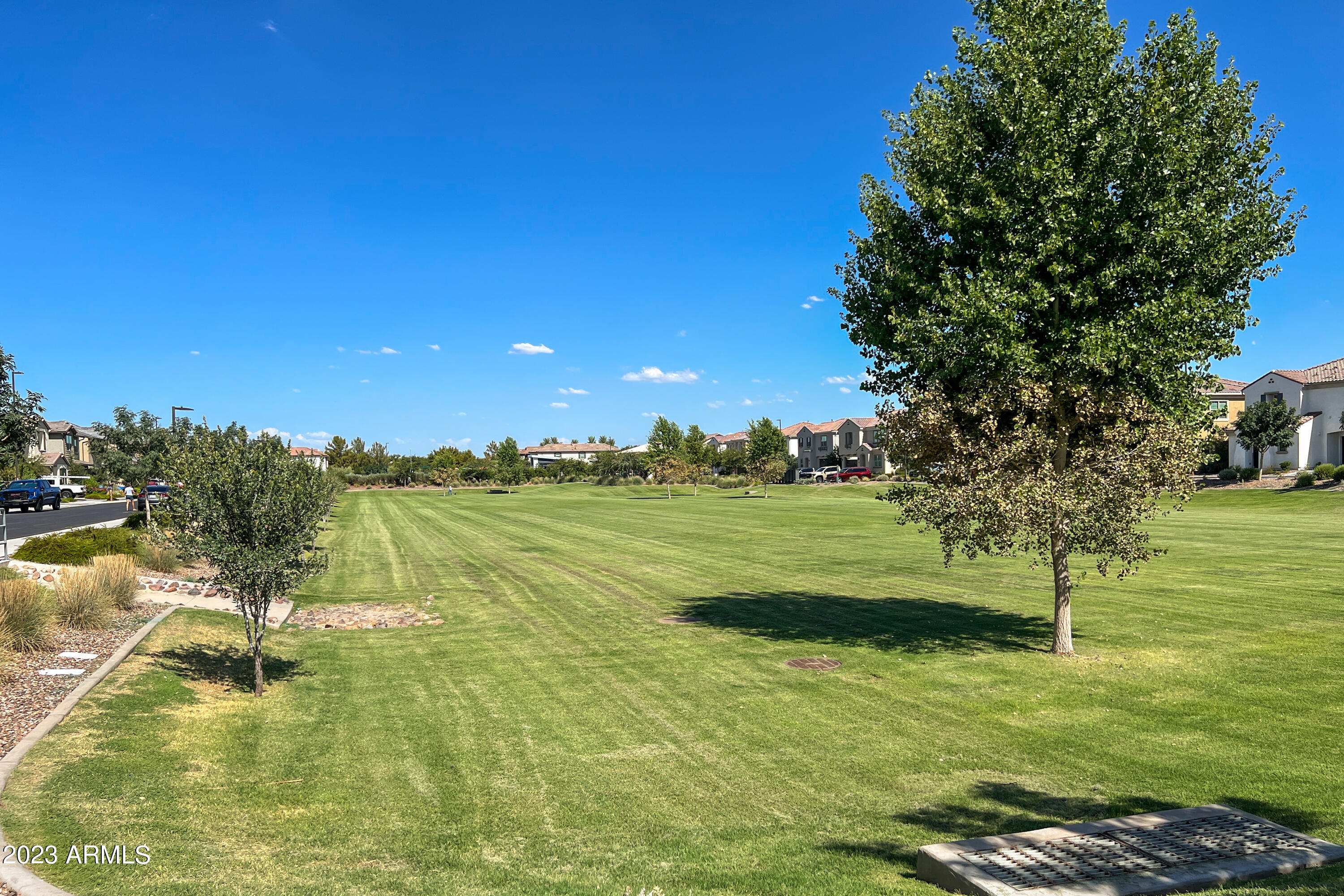 1112 E NEWLAND Drive