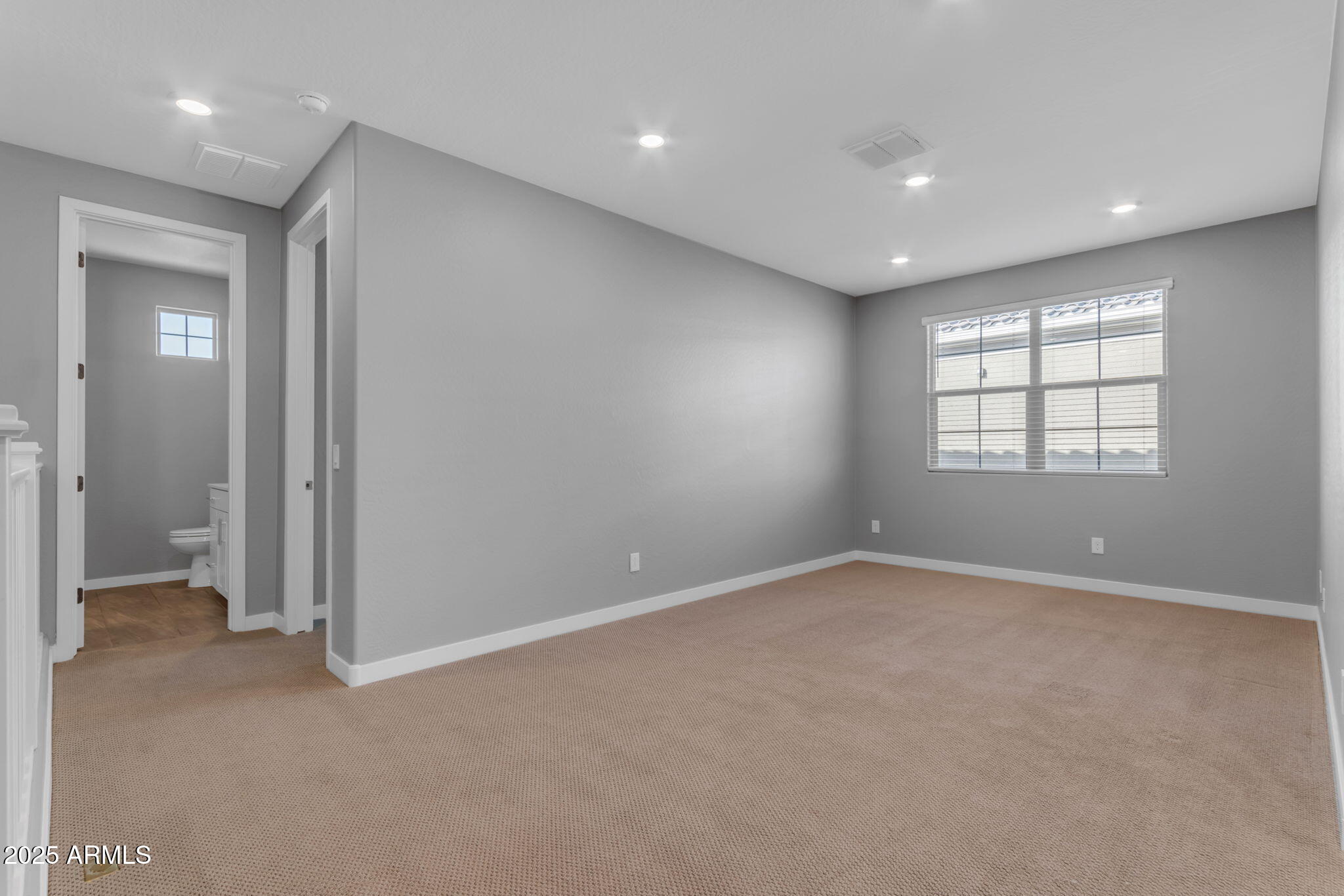 1112 E NEWLAND Drive