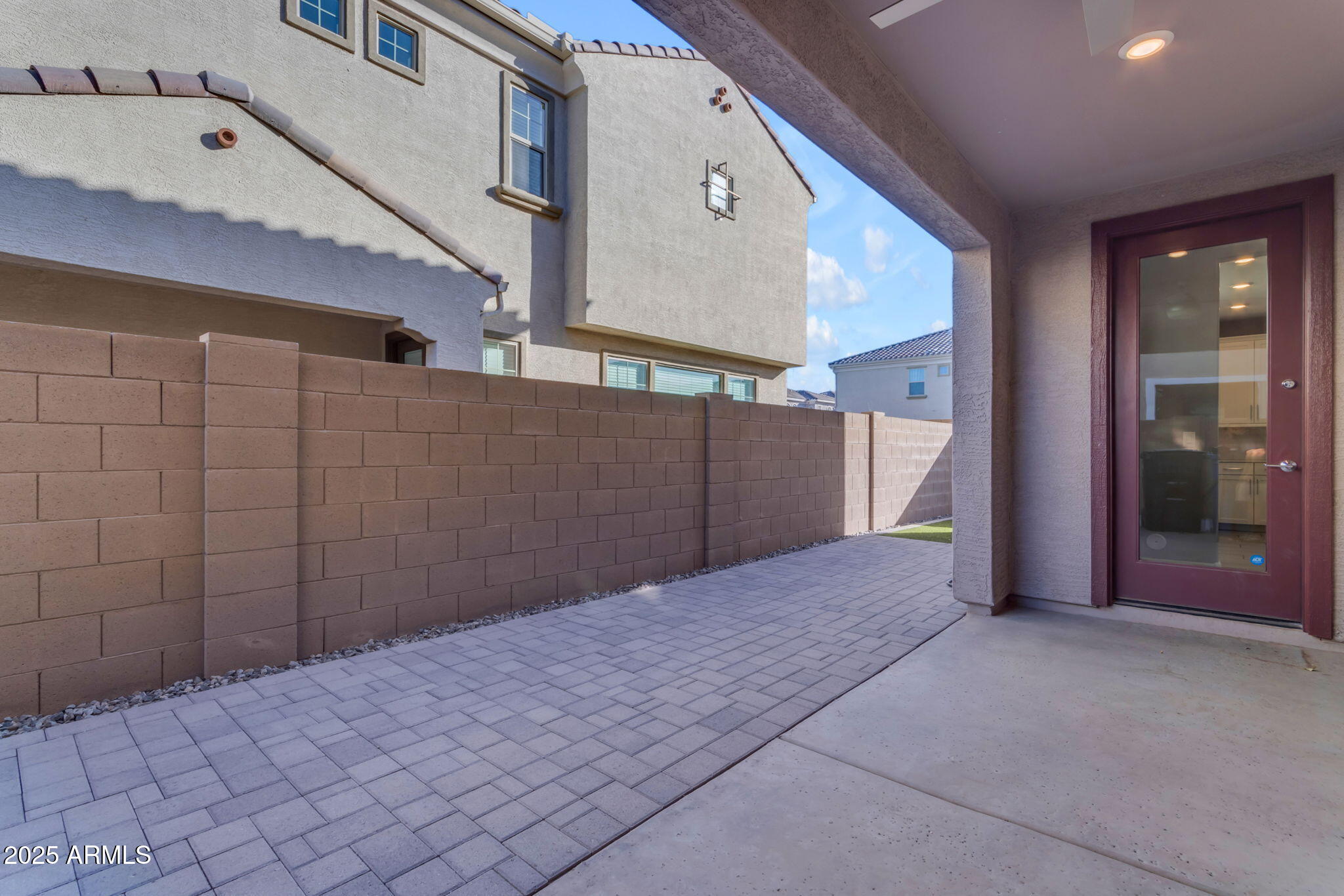 1112 E NEWLAND Drive