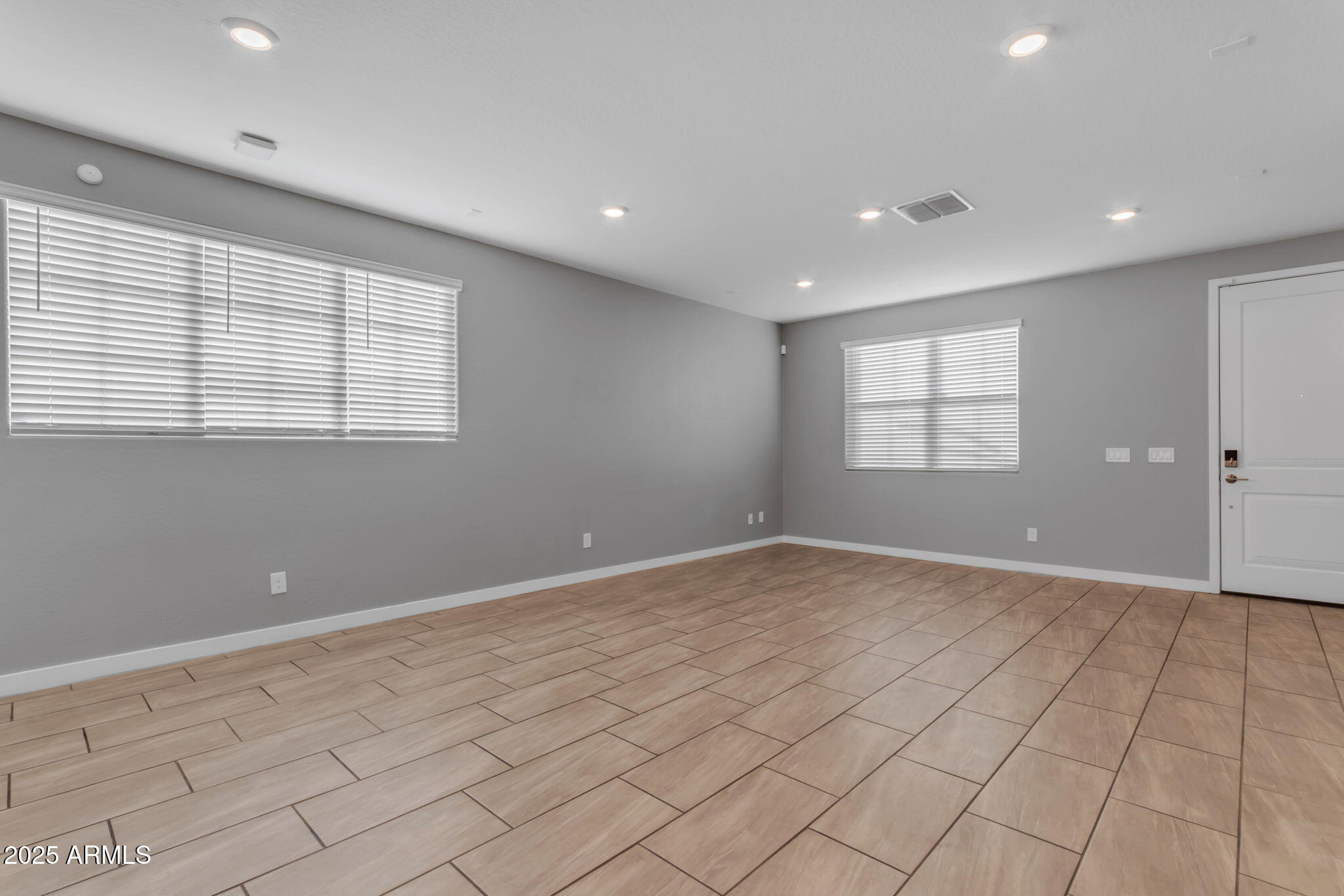 1112 E NEWLAND Drive