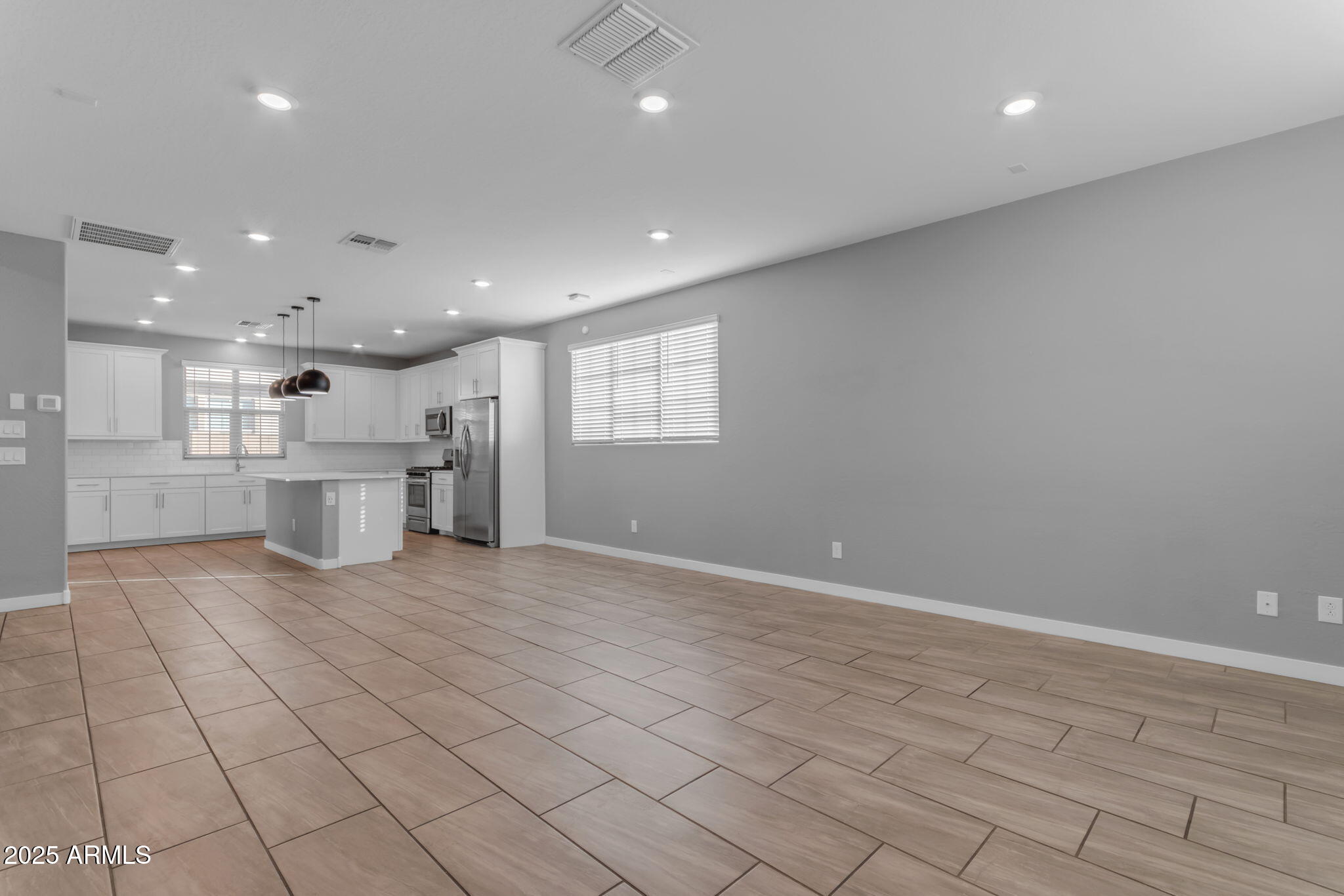 1112 E NEWLAND Drive