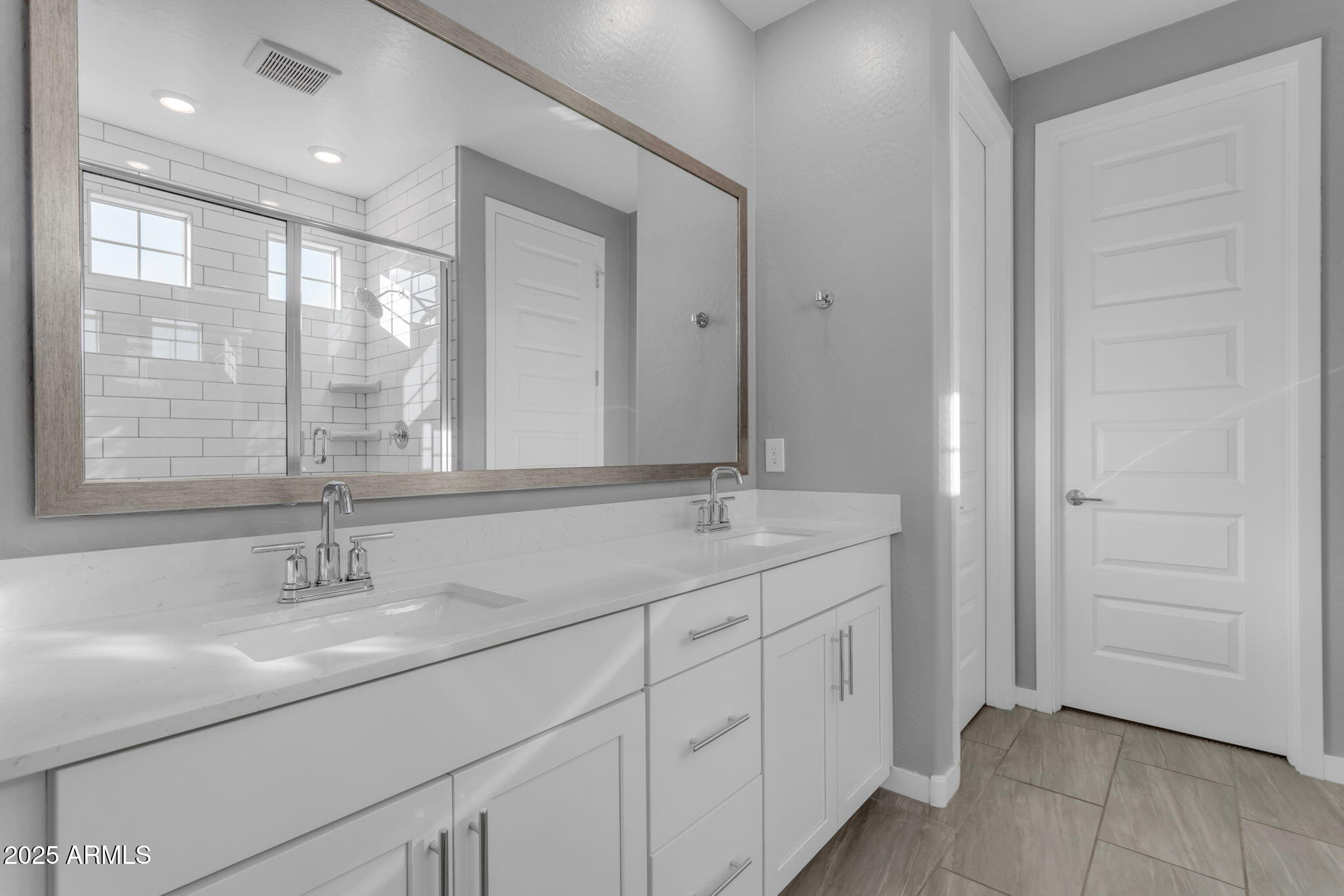 1112 E NEWLAND Drive