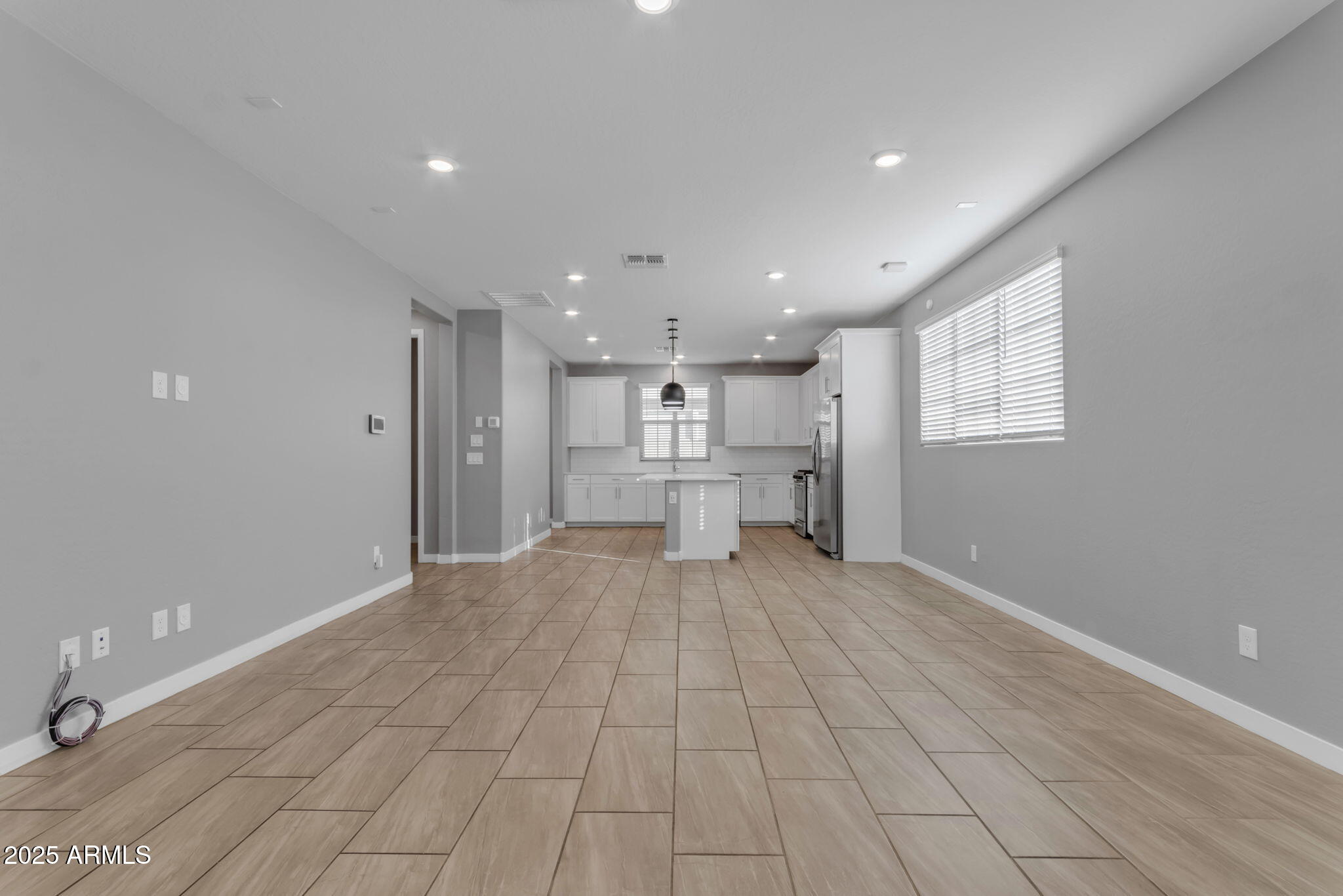 1112 E NEWLAND Drive