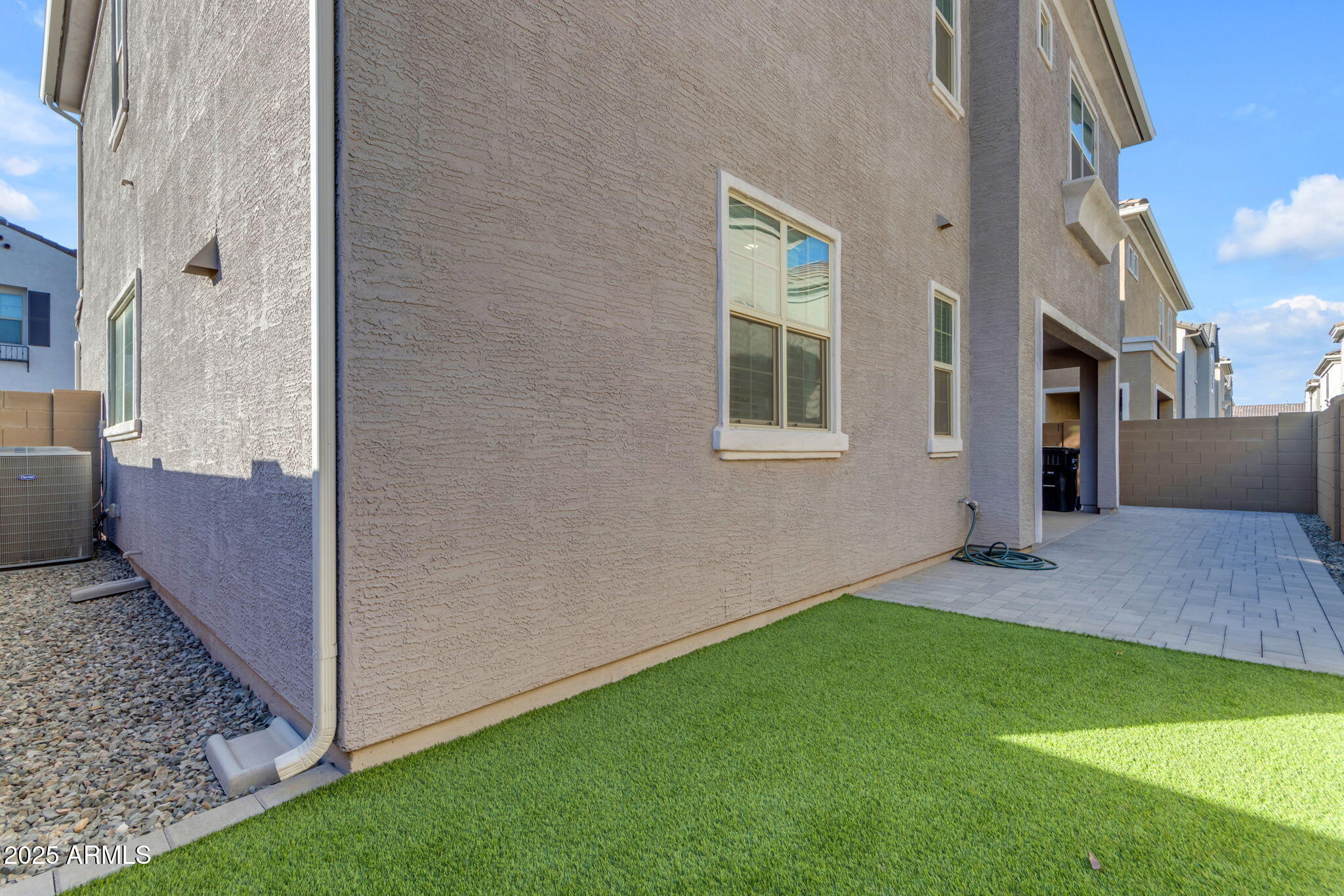 1112 E NEWLAND Drive