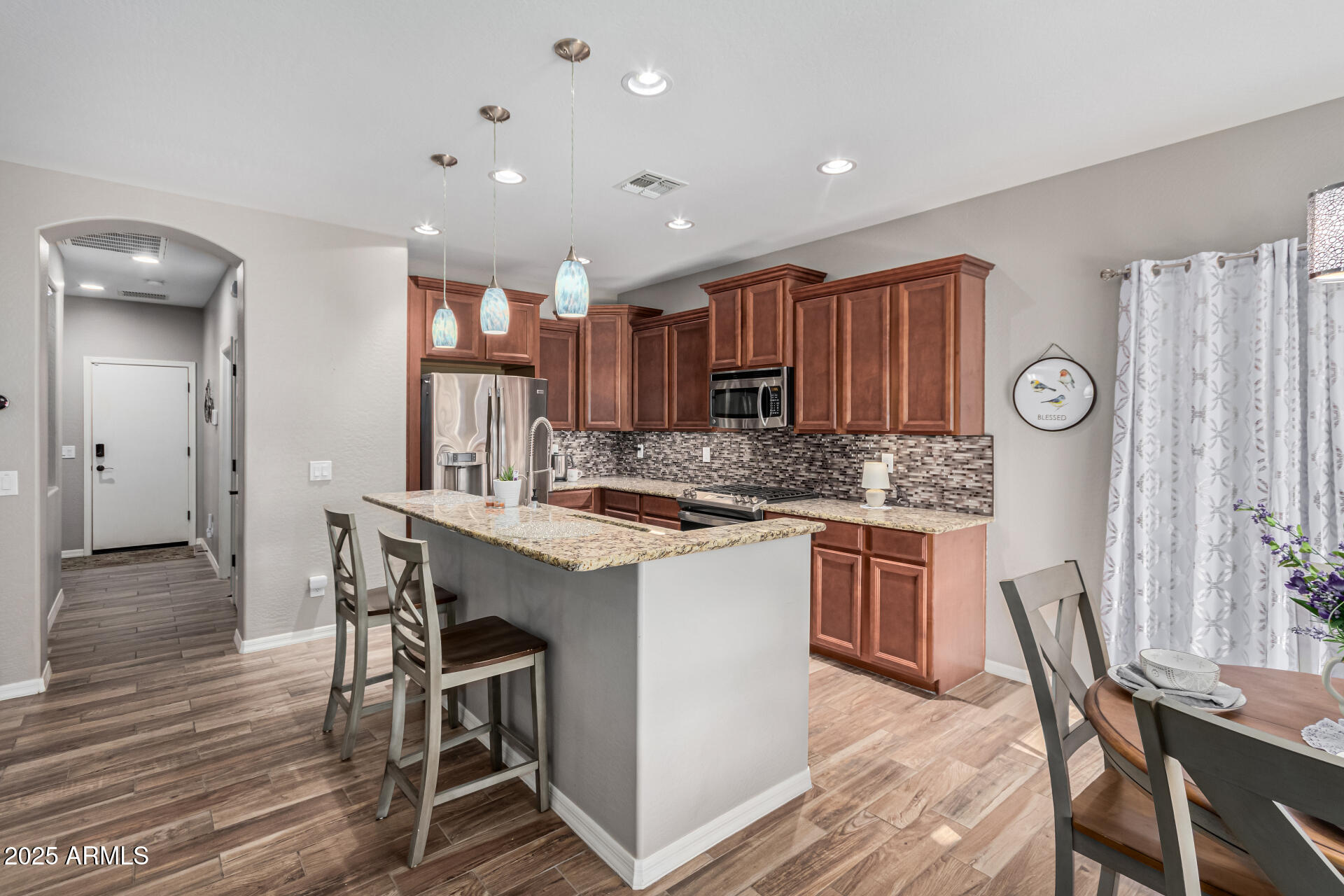 337 W STANLEY Avenue